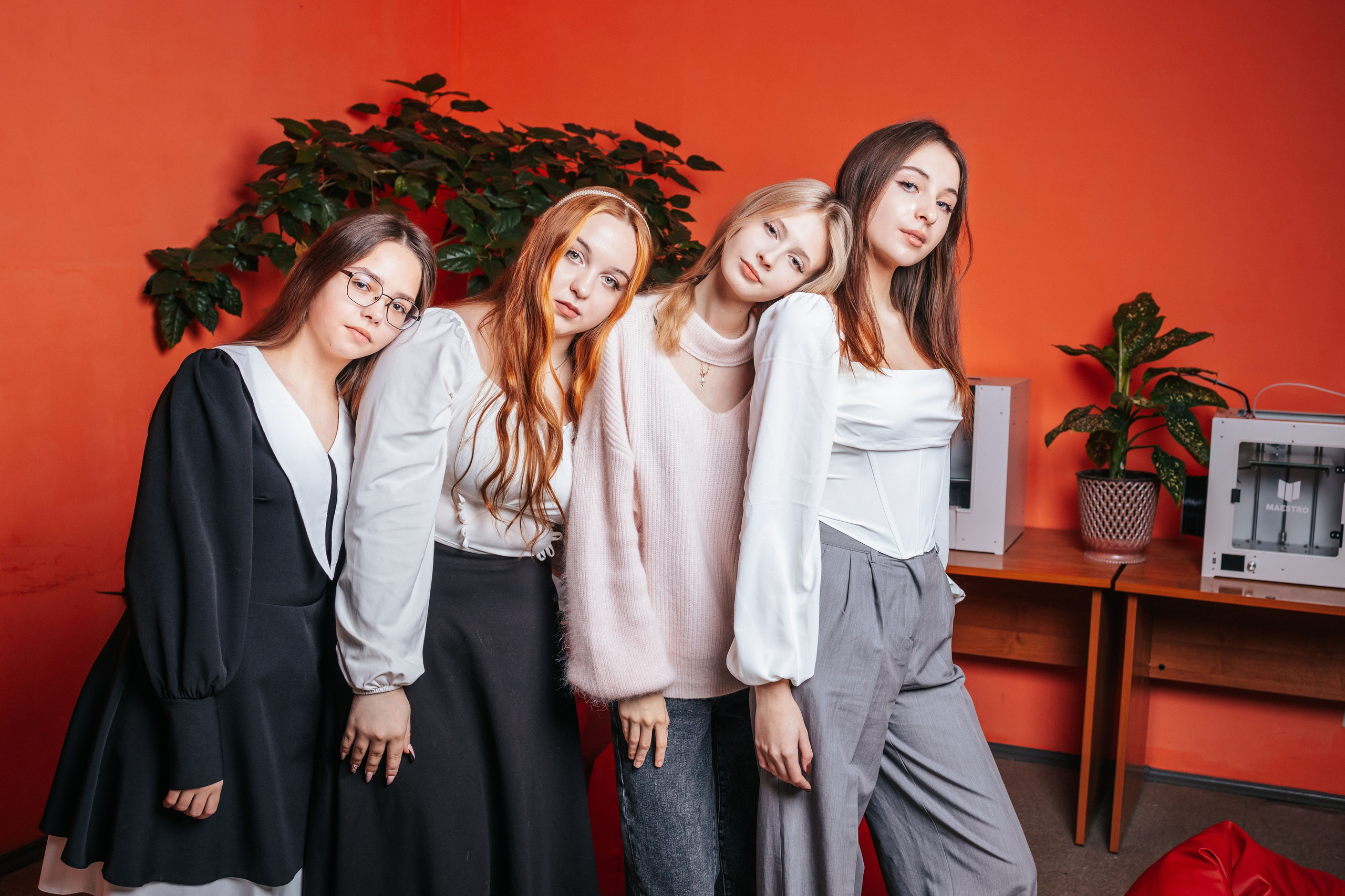 9 и 11 классы. Студия школьной фотографии в Твери. Выпускные альбомы в Твери