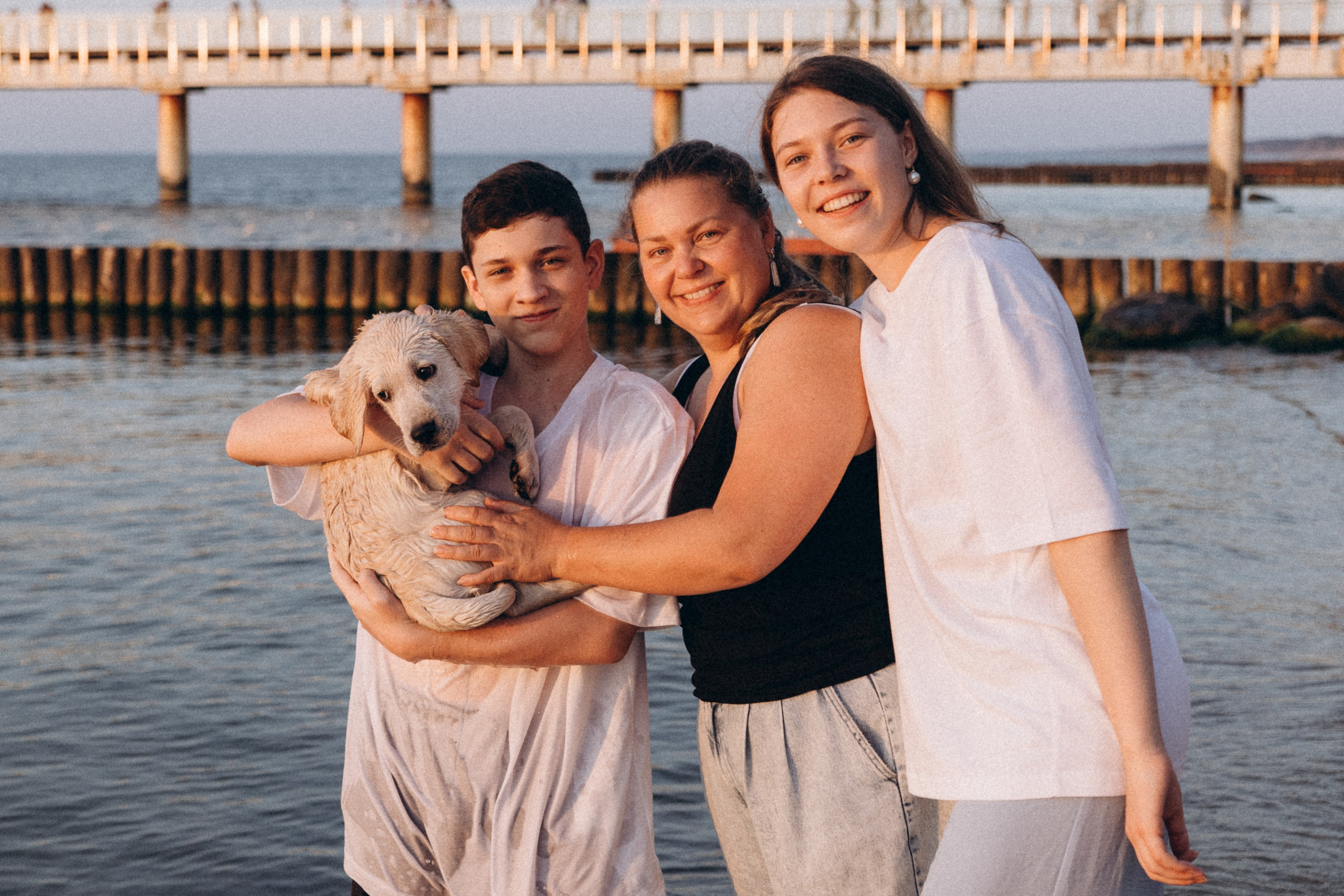 Семейная история с питомцем. Фотограф Ольга Кудрявцева. Профессиональная фотосъёмка в Калининграде