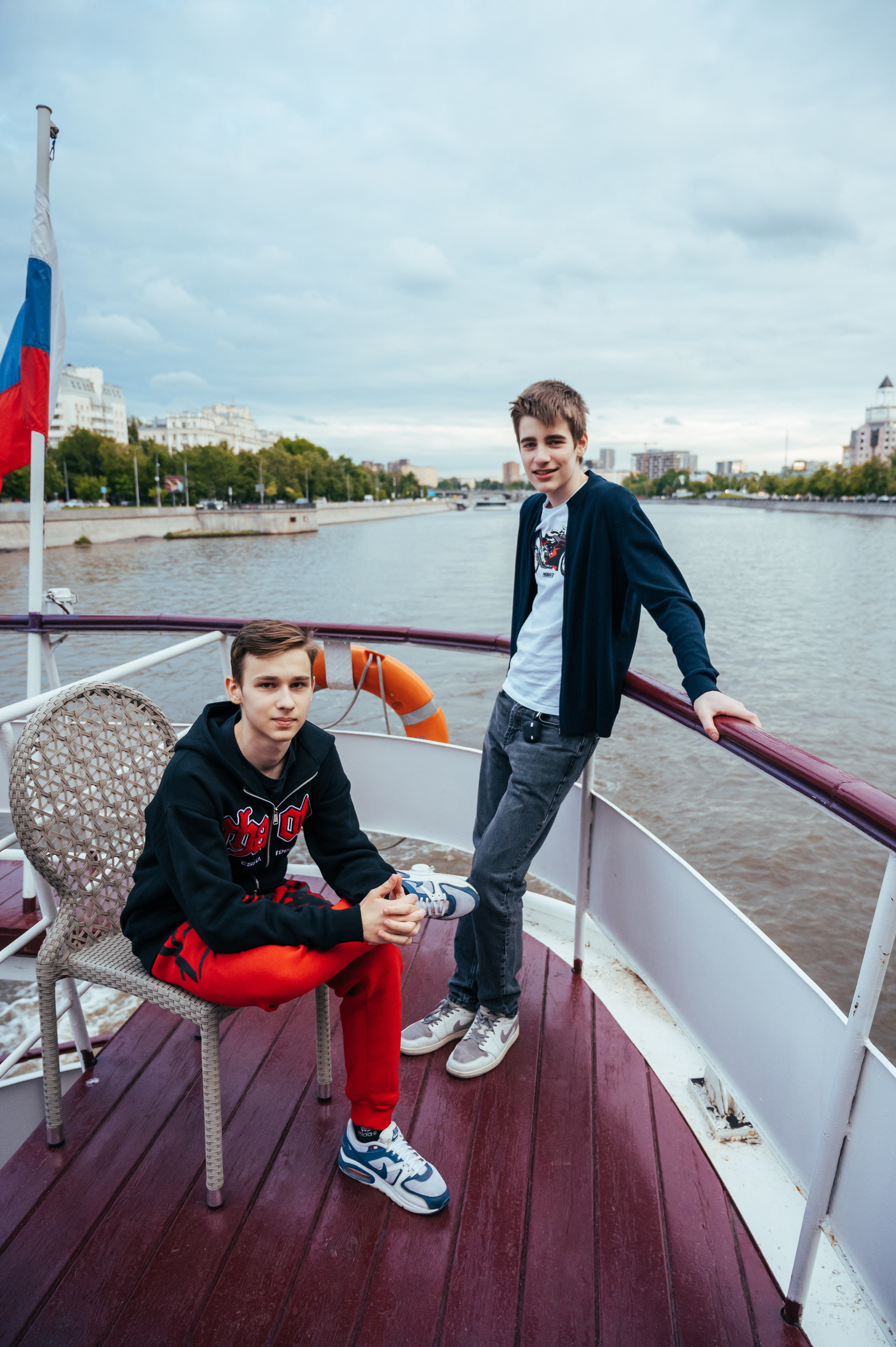 Последний звонок. Анастасия Петрович фотограф, фотокорреспондент в Москве и Санкт-Петербурге. Фотосъёмка репортажа, мероприятия, корпоративная съёмка, контент