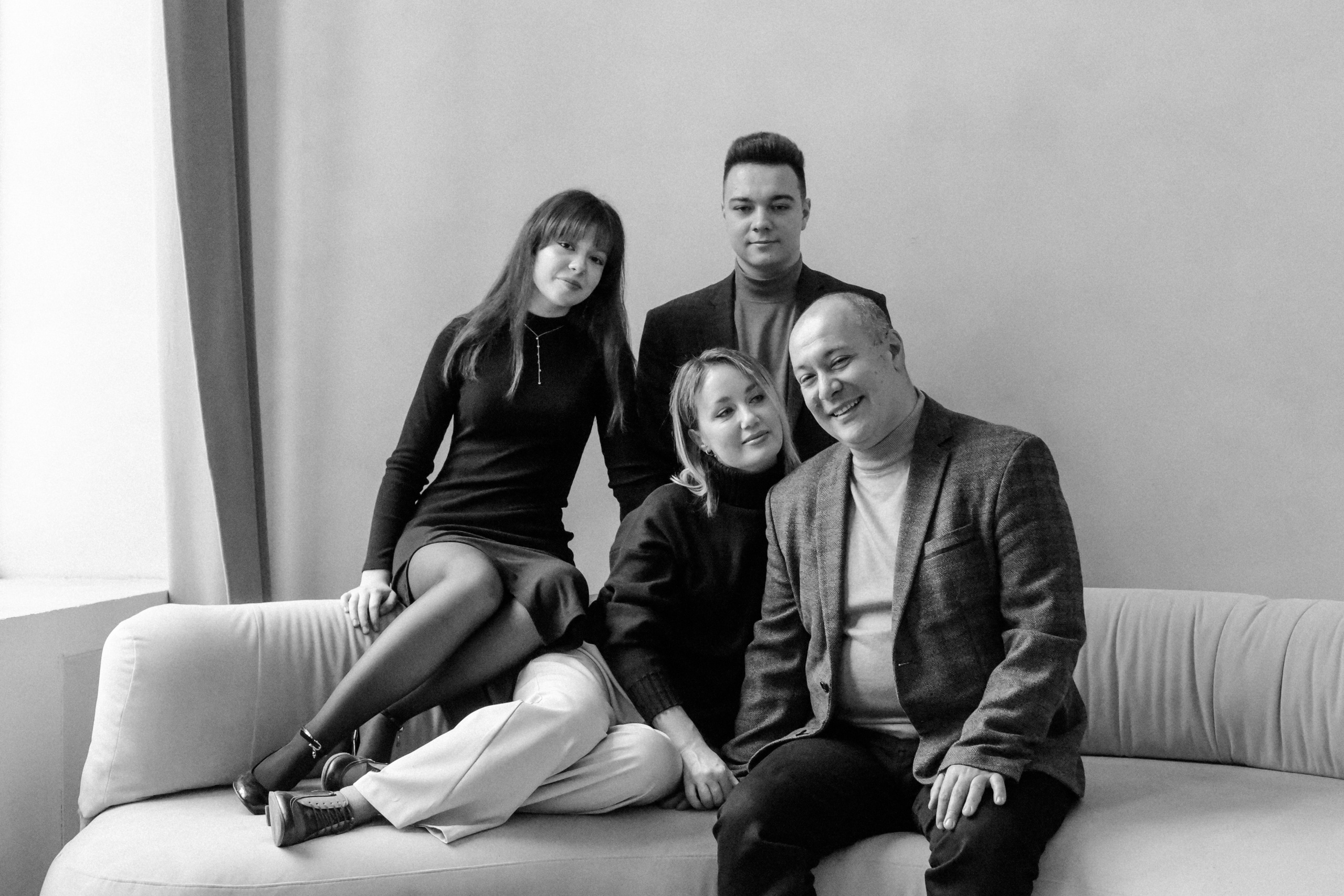 Молодые родители и взрослые дети. Фотограф Лола Волна, город Москва