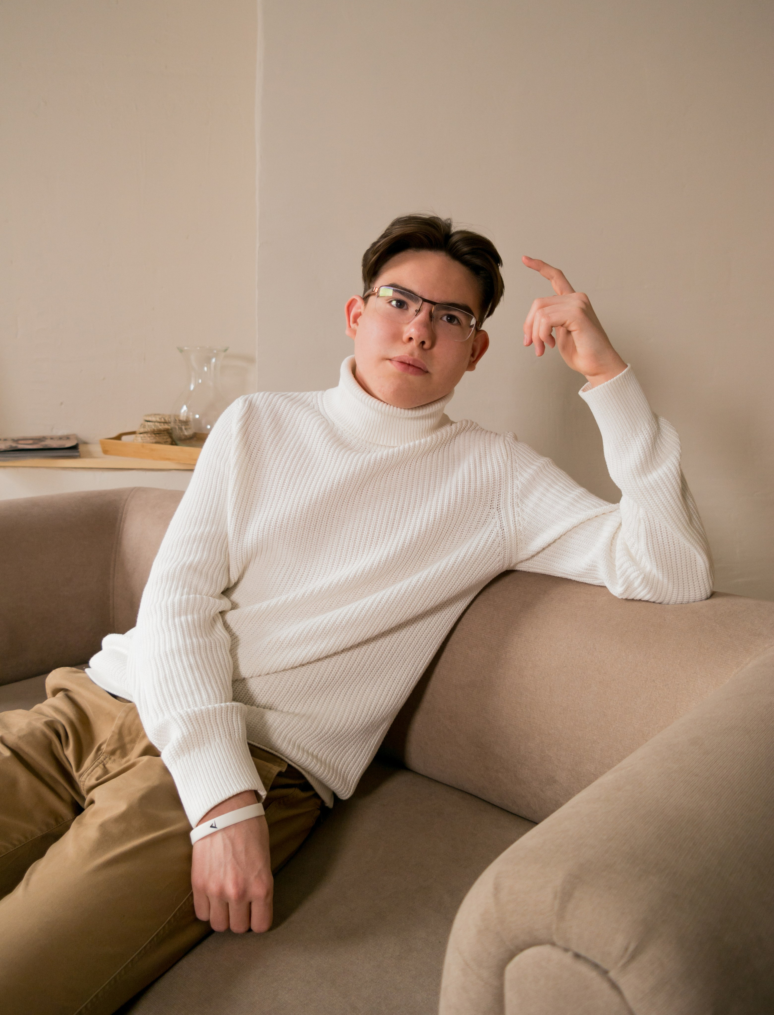 Фотосессии в Краснодаре для специалистов, коучей, экспертов. AI Фотограф Краснодар: мужские и женские фотосессии, стилизация съемки. Нейро-фотосессии онлайн