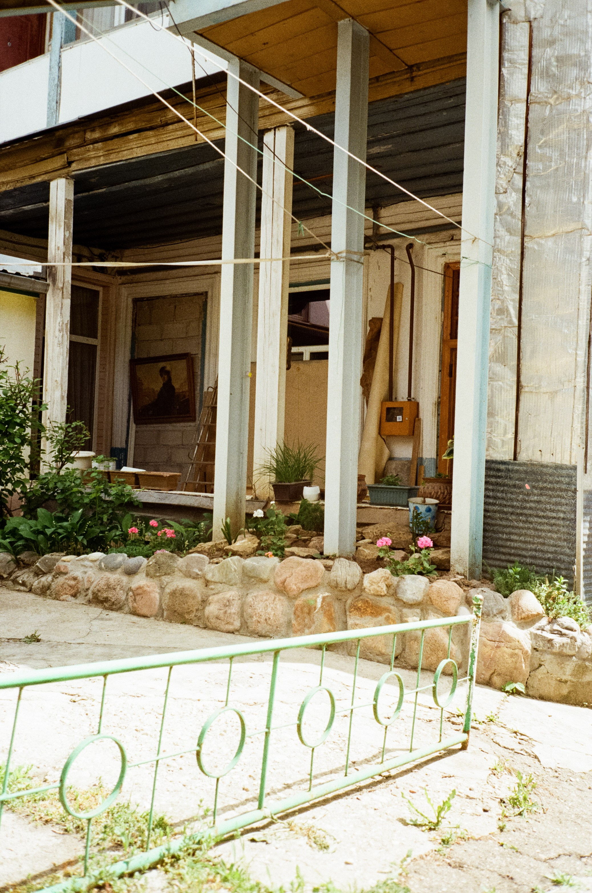 Дворик на Гагарина в Кисловодске. Паркур. Фотограф-документалист Мария Осокина