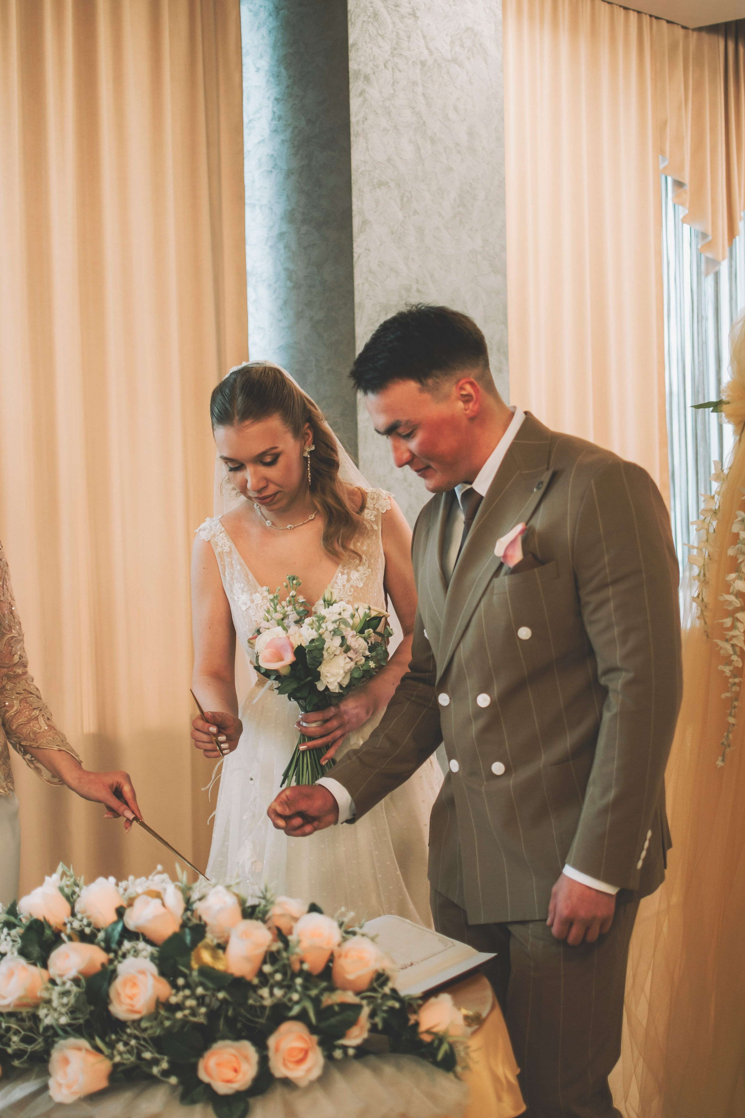 Альберт и Анастасия (Студийная фотосессия, роспись в ДК Нефтяник + фотосессия с гостями). Семейный и свадебный фотограф Губкинский и Ставрополь