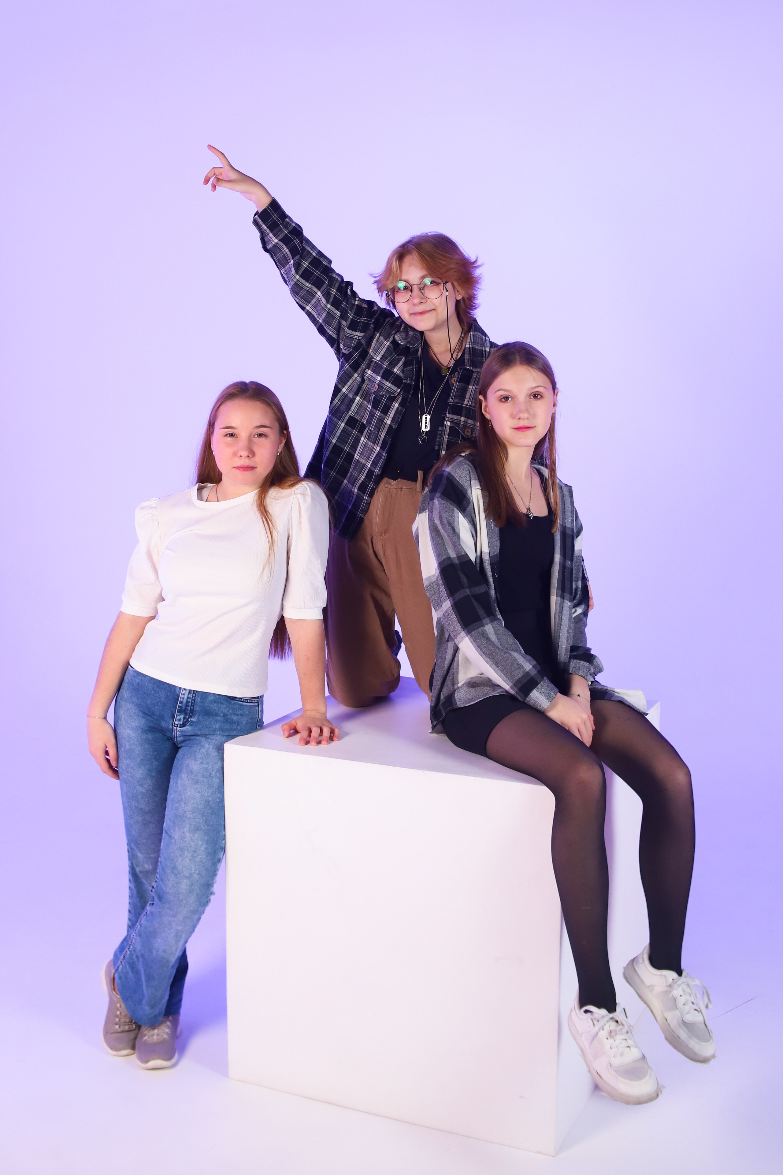 9 Класс в студии с неоном и белой циклорамой. Фотограф в Сургуте Брызгунова Анастасия