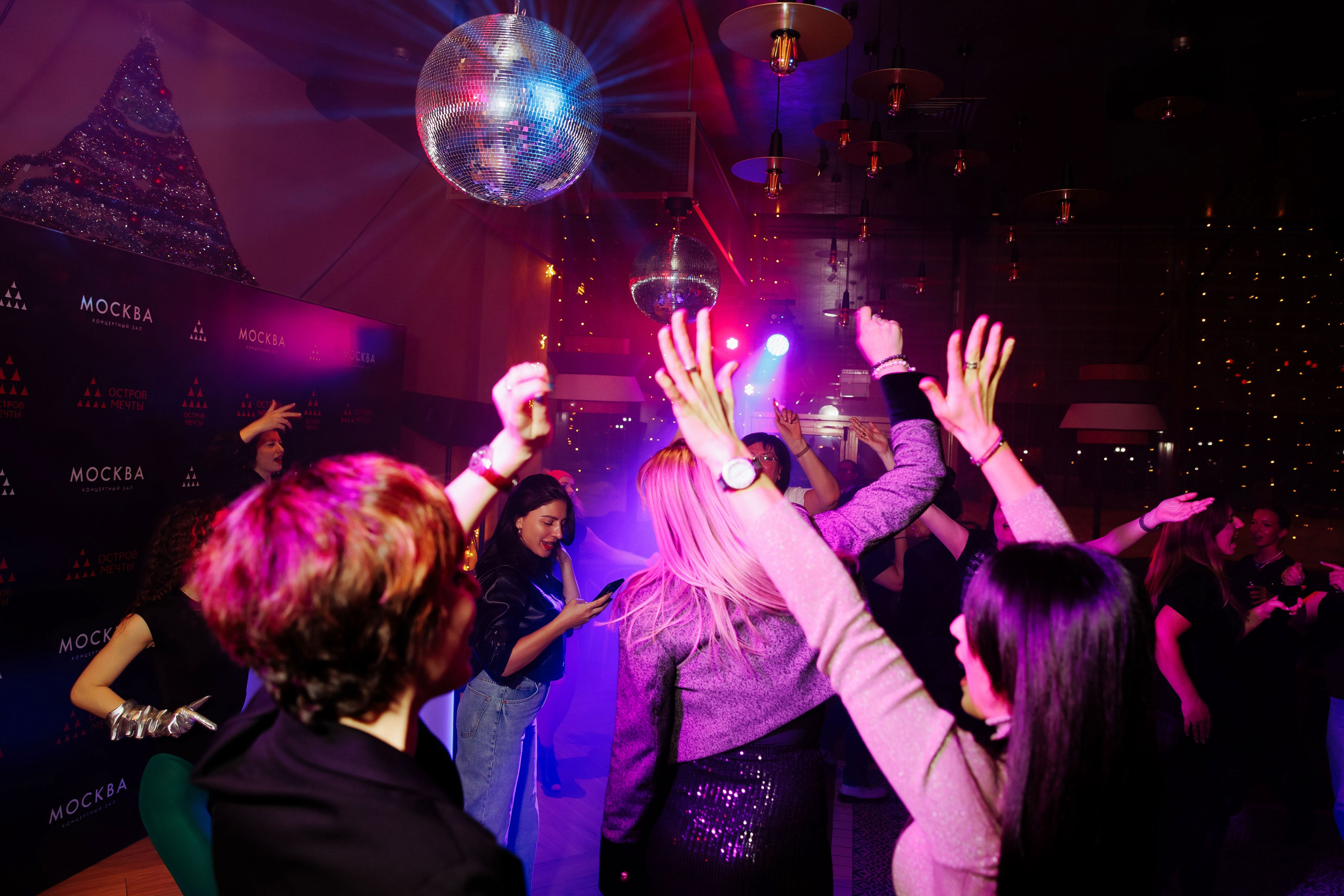 Открытие ресторана Baleno в Острове мечты. Репортажный фотограф на мероприятие в Москве Алексей Терентьев