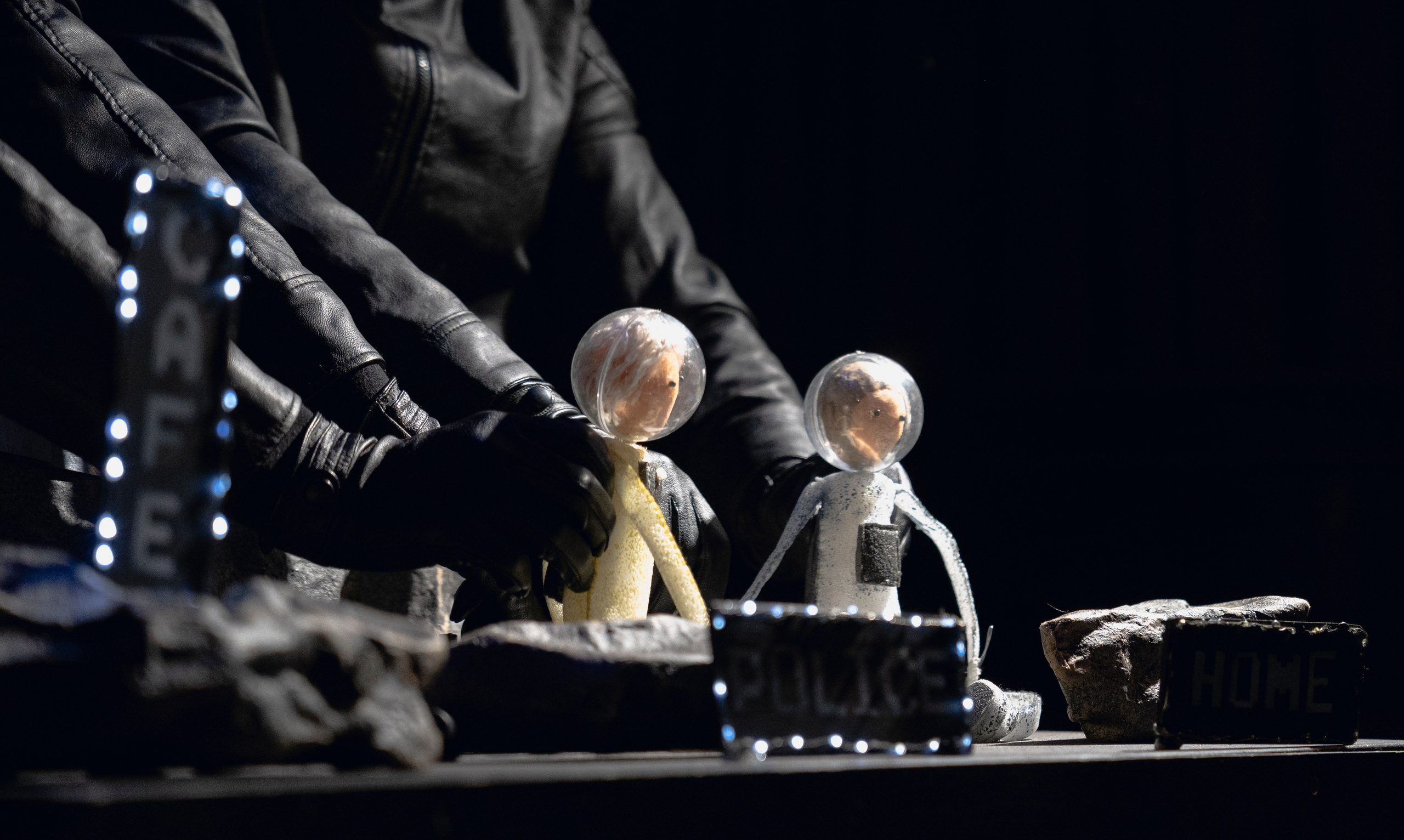 SINGLE. Режиссер и художник Алена Волкова (dir. Alena Volkova). Фотограф Ирина Соколенко Санкт-Петербург