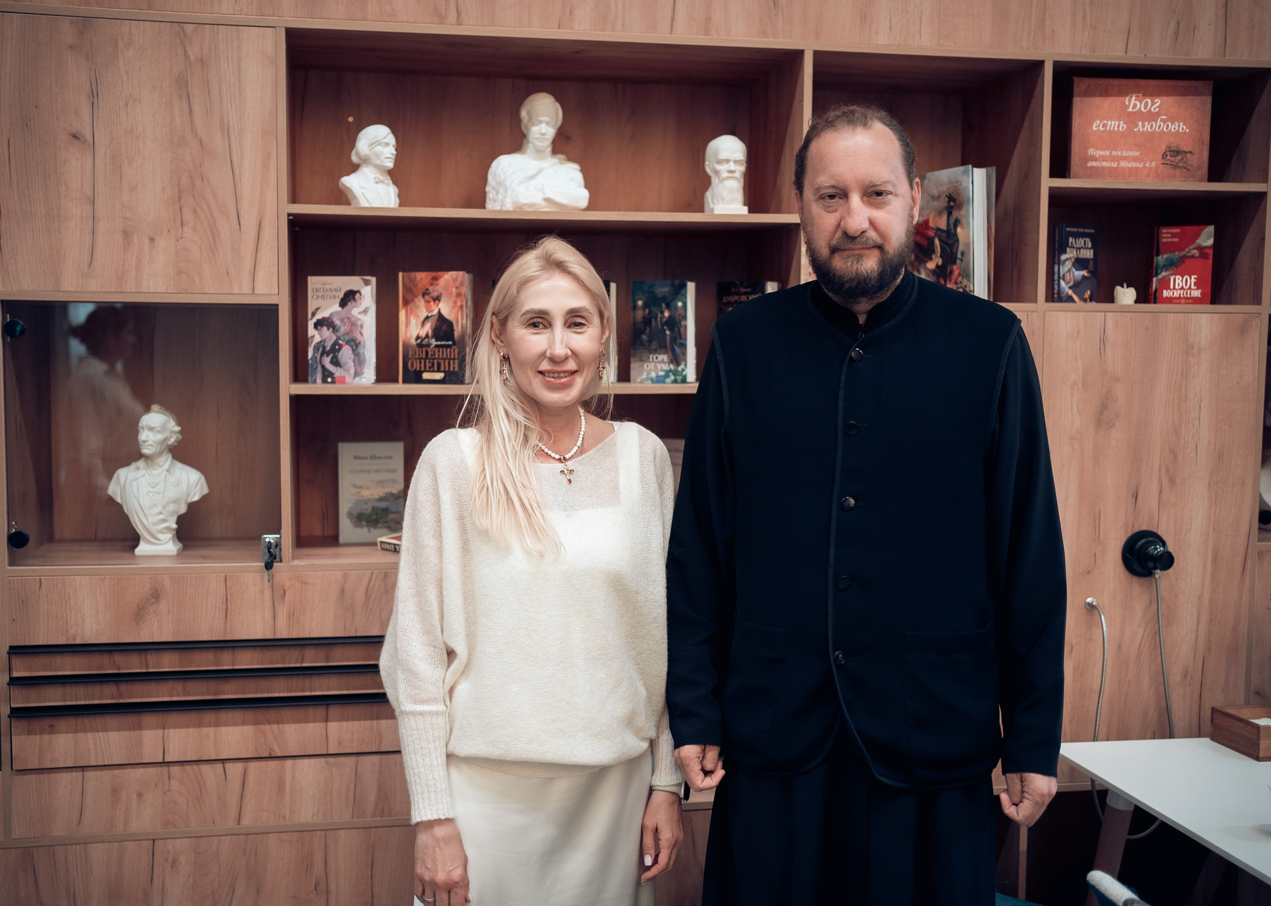 Пасхальный день христианки на Святой земле Крыма, Херсонес Севастополь. Церковный фотограф Севастополь