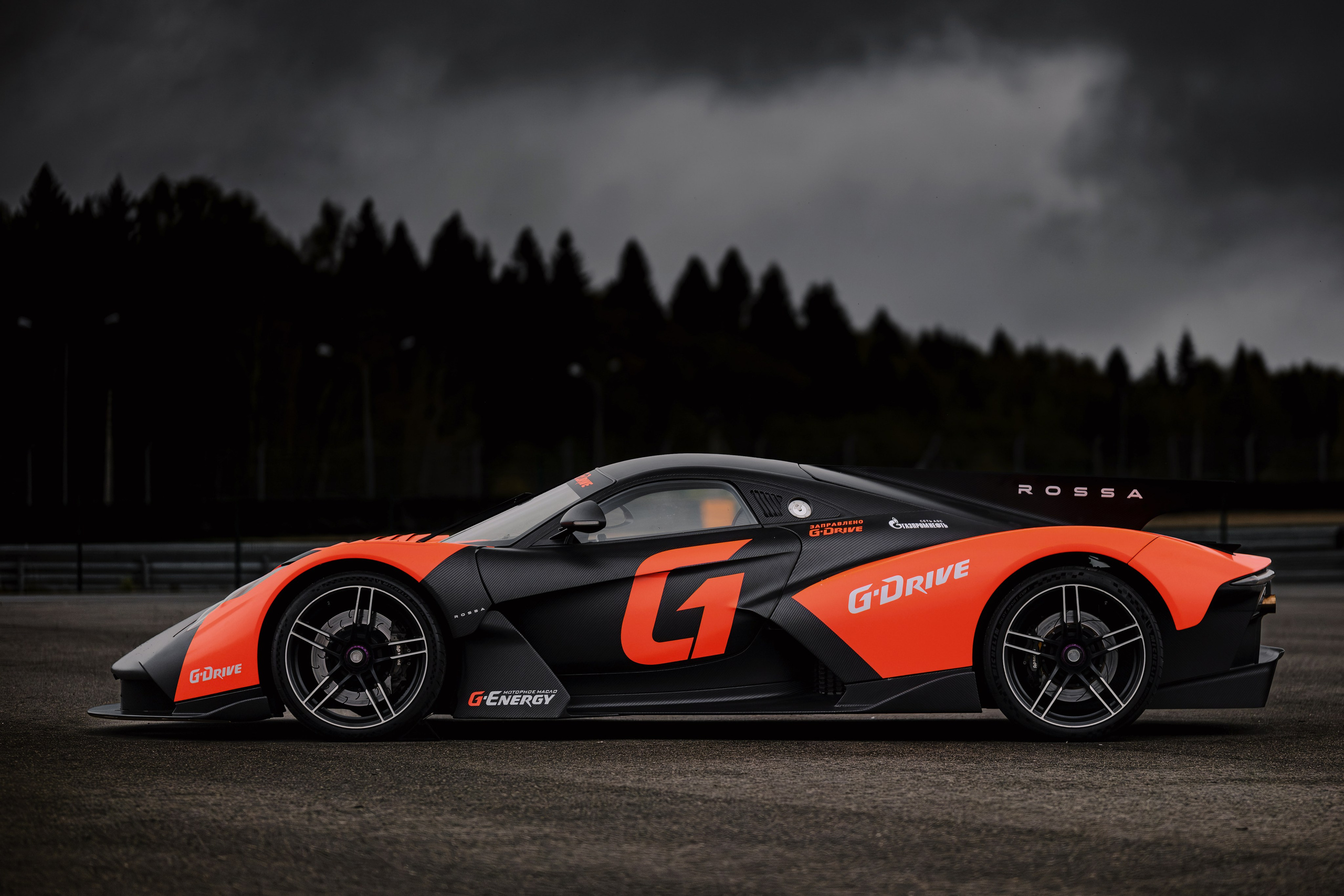 российский суперкар ROSSA Роман Русинов  фотограф Антон Медведев iCoguar Moscow Raceway 24 ЧАСА ДУБАЯ 24h dubai 2025