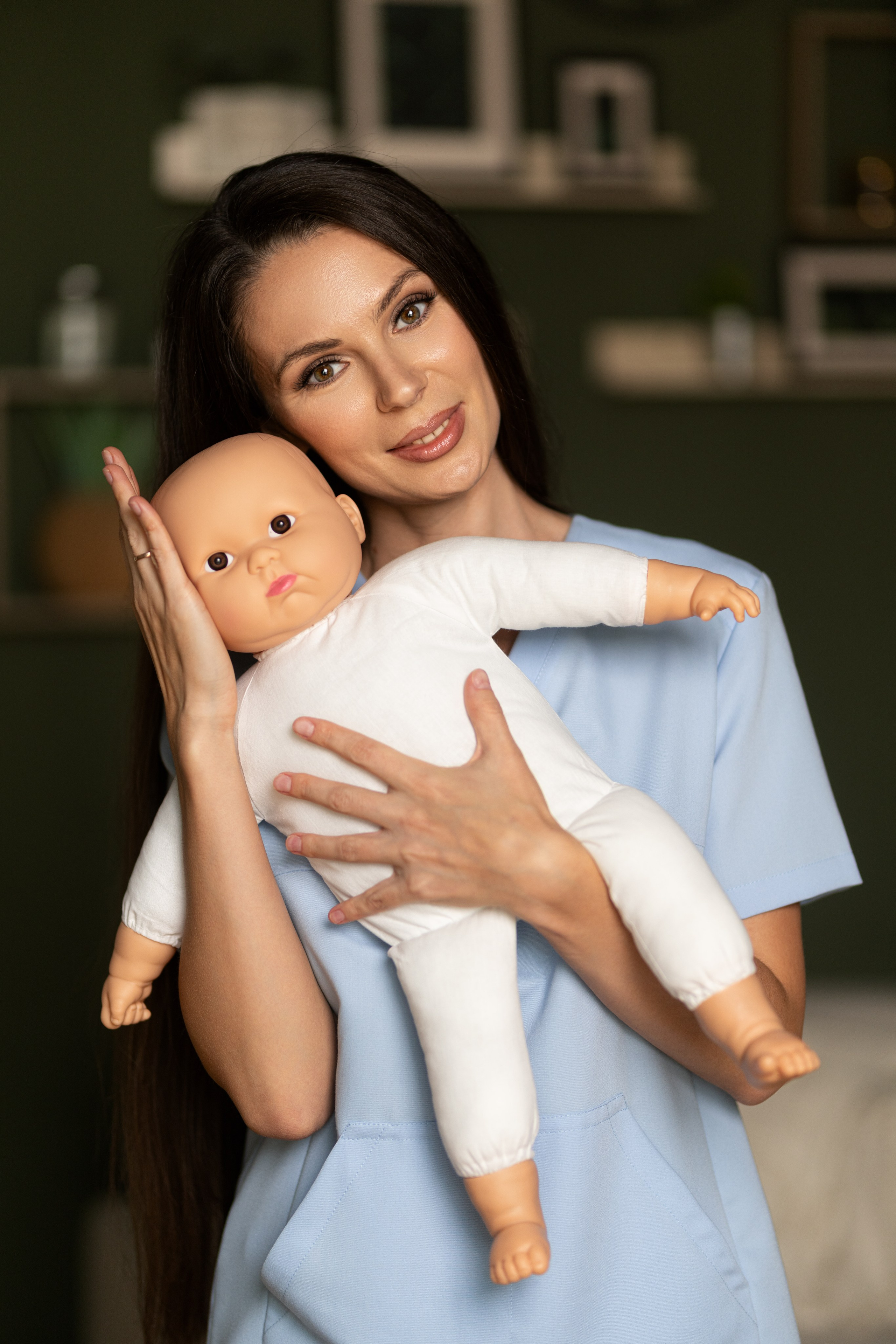 Контент съемка в студии с интерьером с Оксаной — специалиста по грудному вскармливанию для контента. Дмитрий Шульгин, портретный фотограф в Воронеже