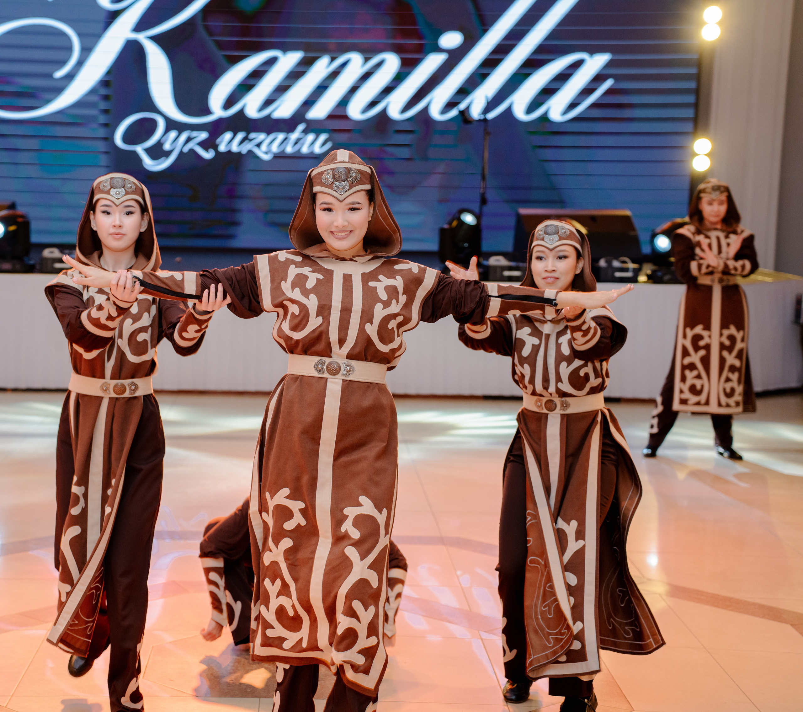 KAMILLA QYZ UZATU. Nomad media