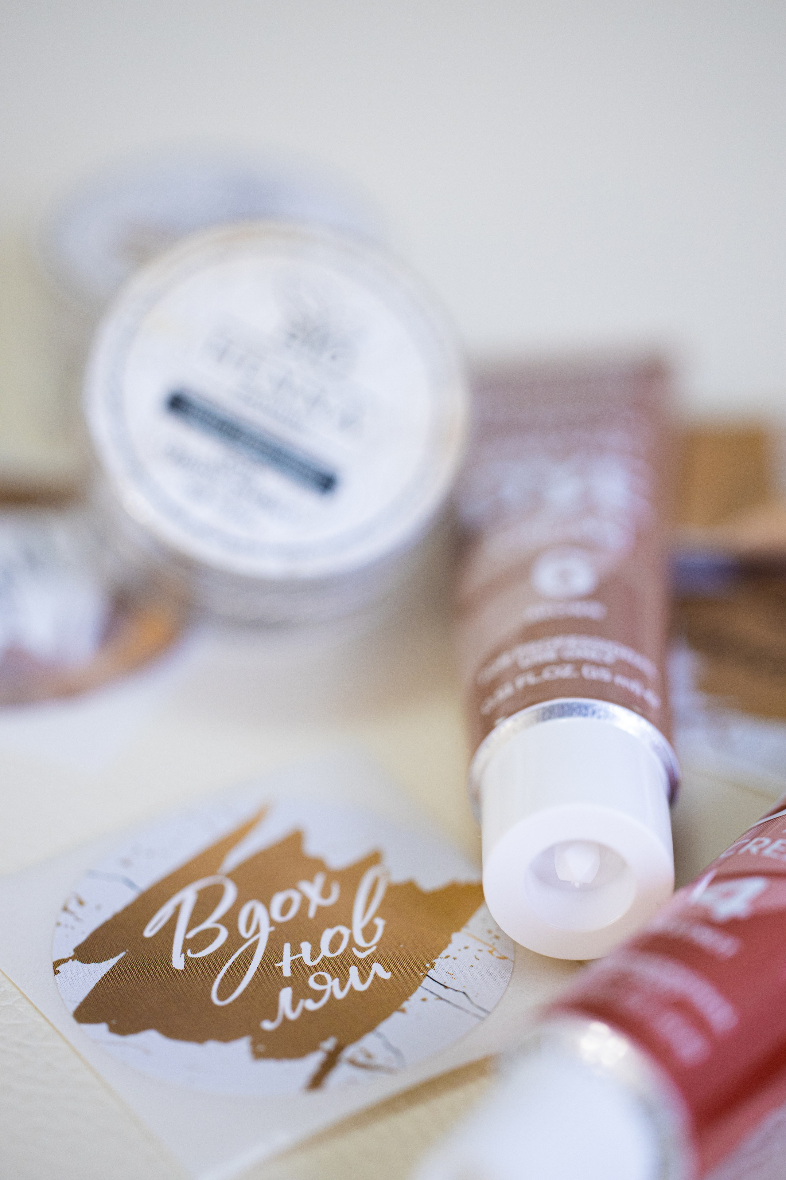 Тюбики с косметикой. Предметная съёмка. Съёмка в Астрахани.