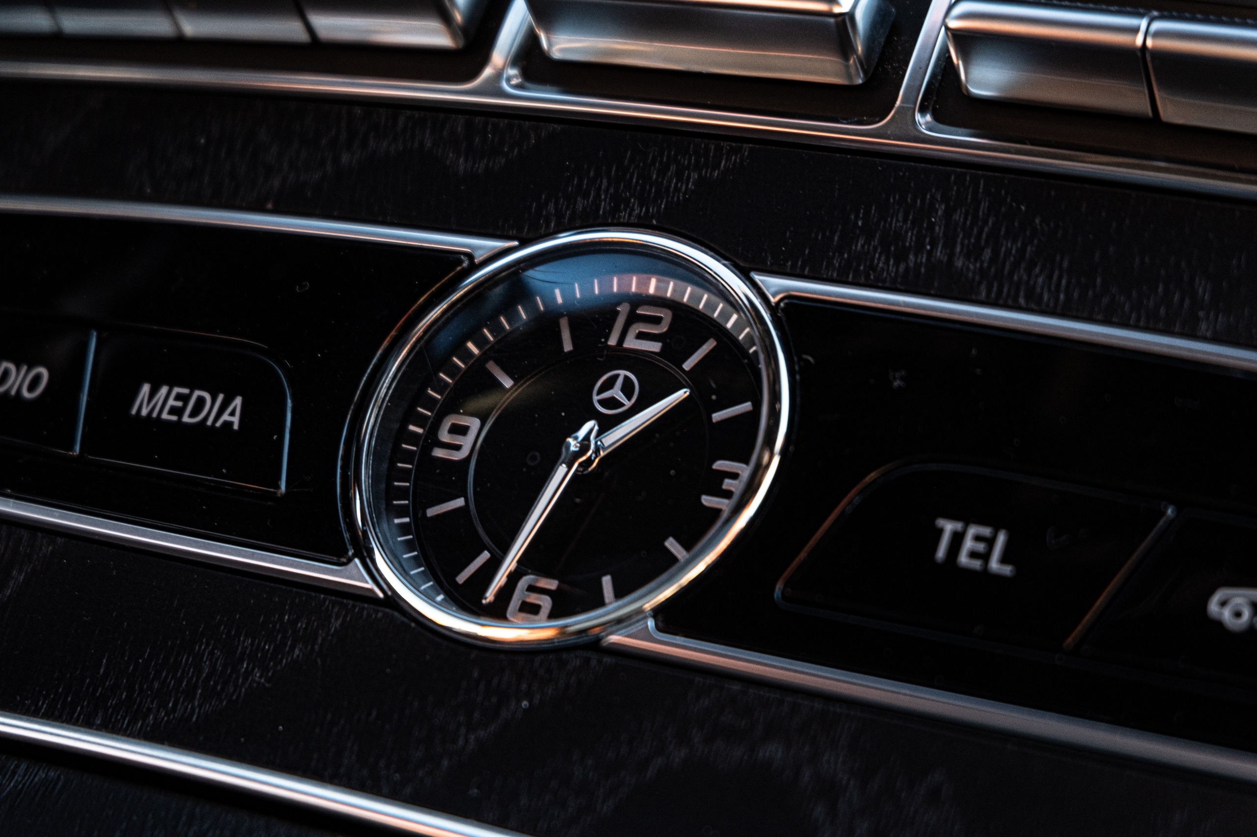 Mercedes E-Class на продажу. Видео и фото для бизнеса, образования и недвижимости