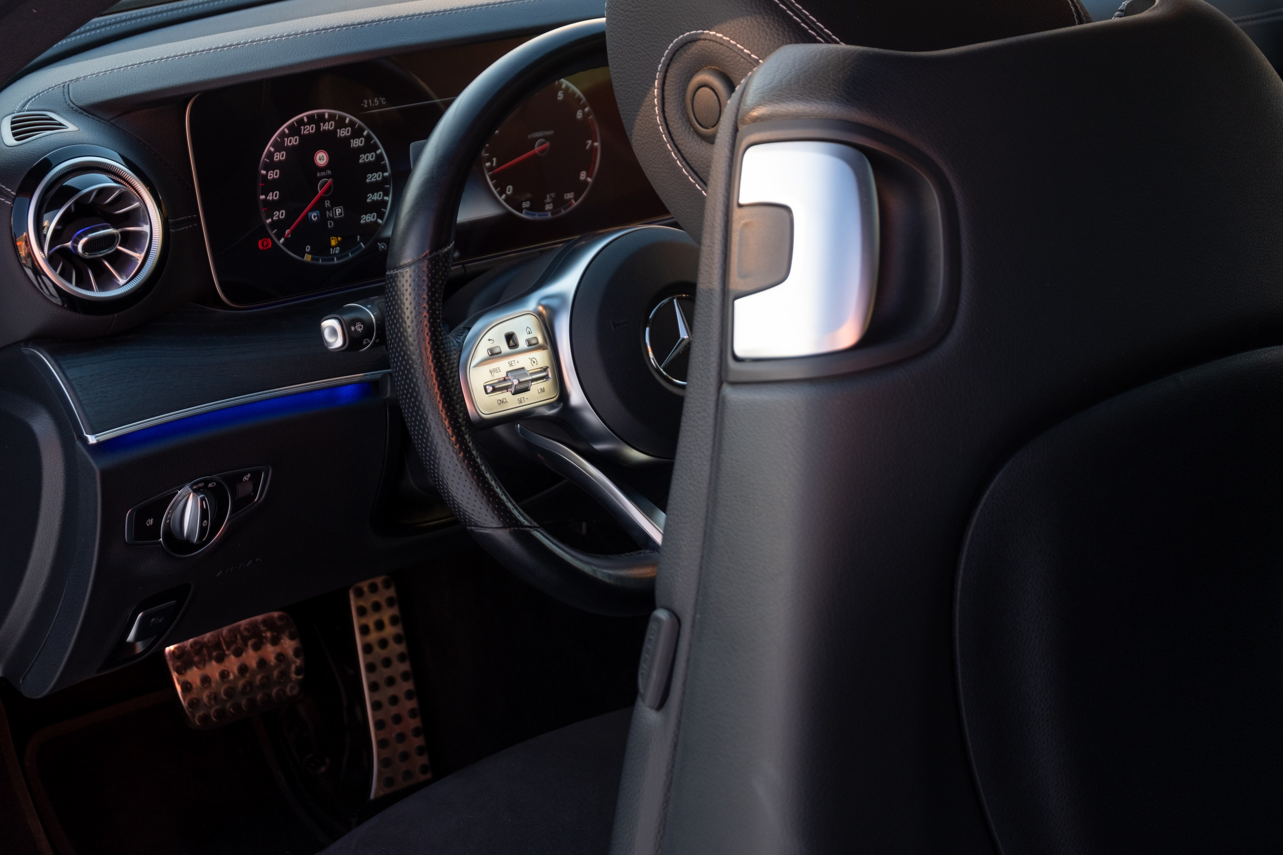 Mercedes E-Class на продажу. Видео и фото для бизнеса, образования и недвижимости