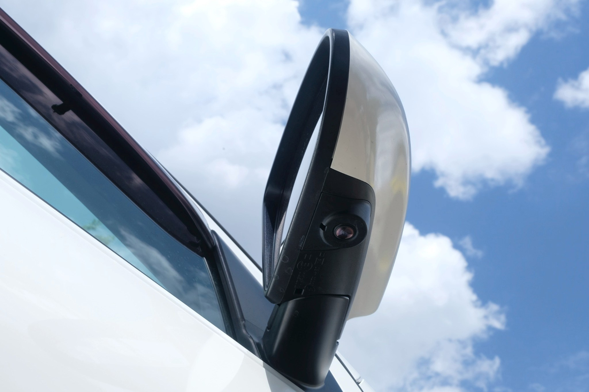 NISSAN Qashqai на продажу. Видео и фото для бизнеса, образования и недвижимости
