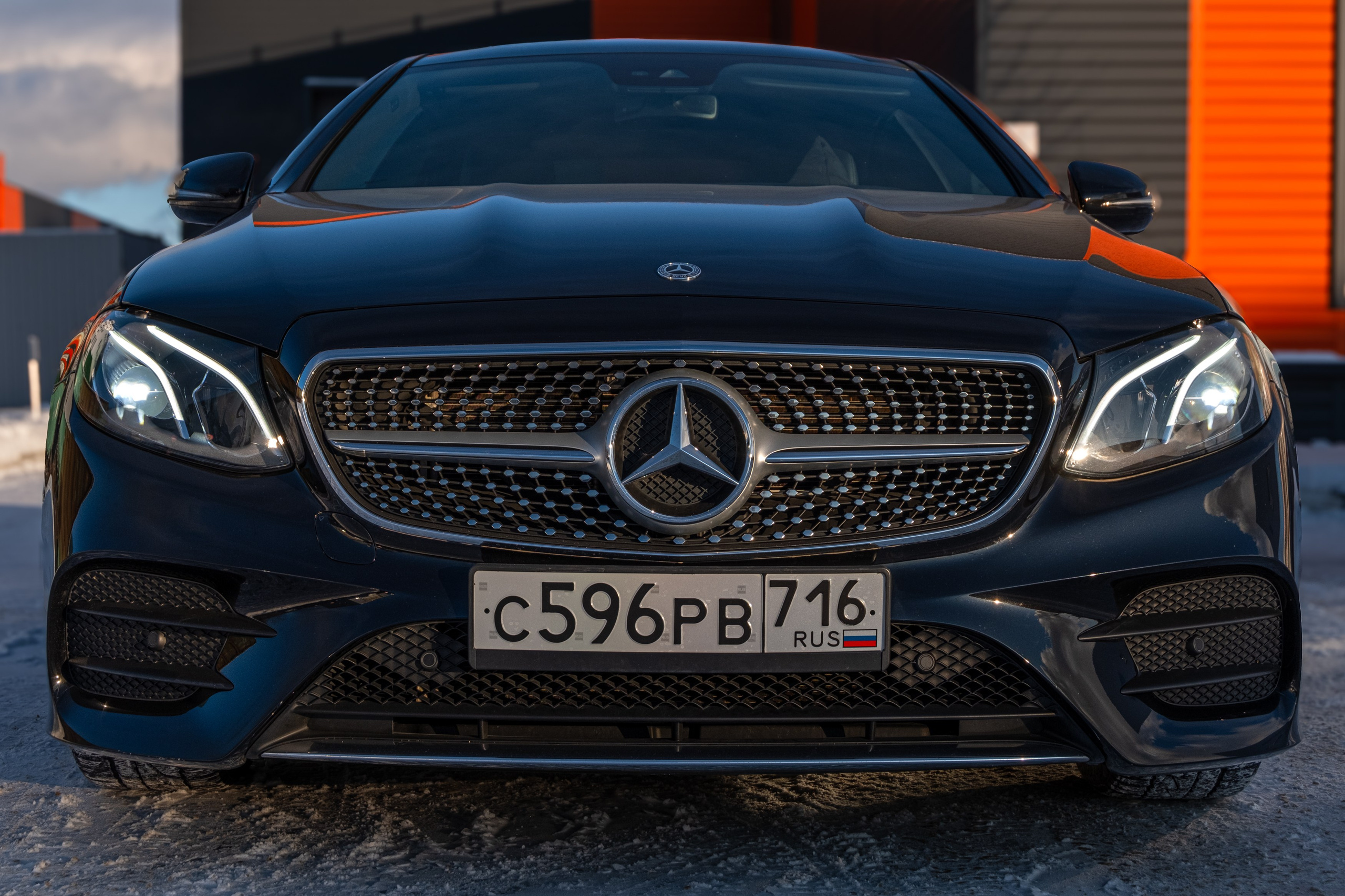 Mercedes E-Class на продажу. Видео и фото для бизнеса, образования и недвижимости