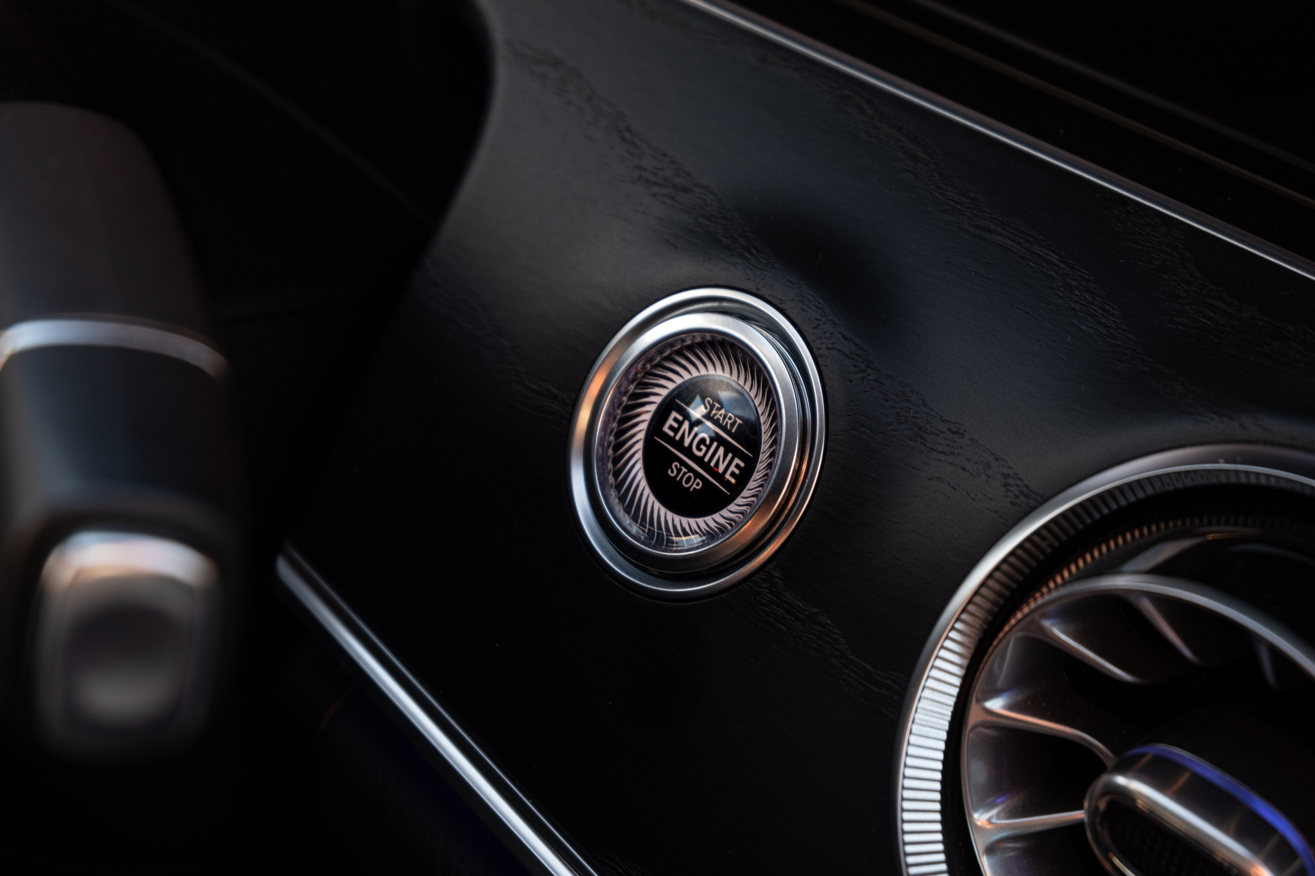 Mercedes E-Class на продажу. Видео и фото для бизнеса, образования и недвижимости