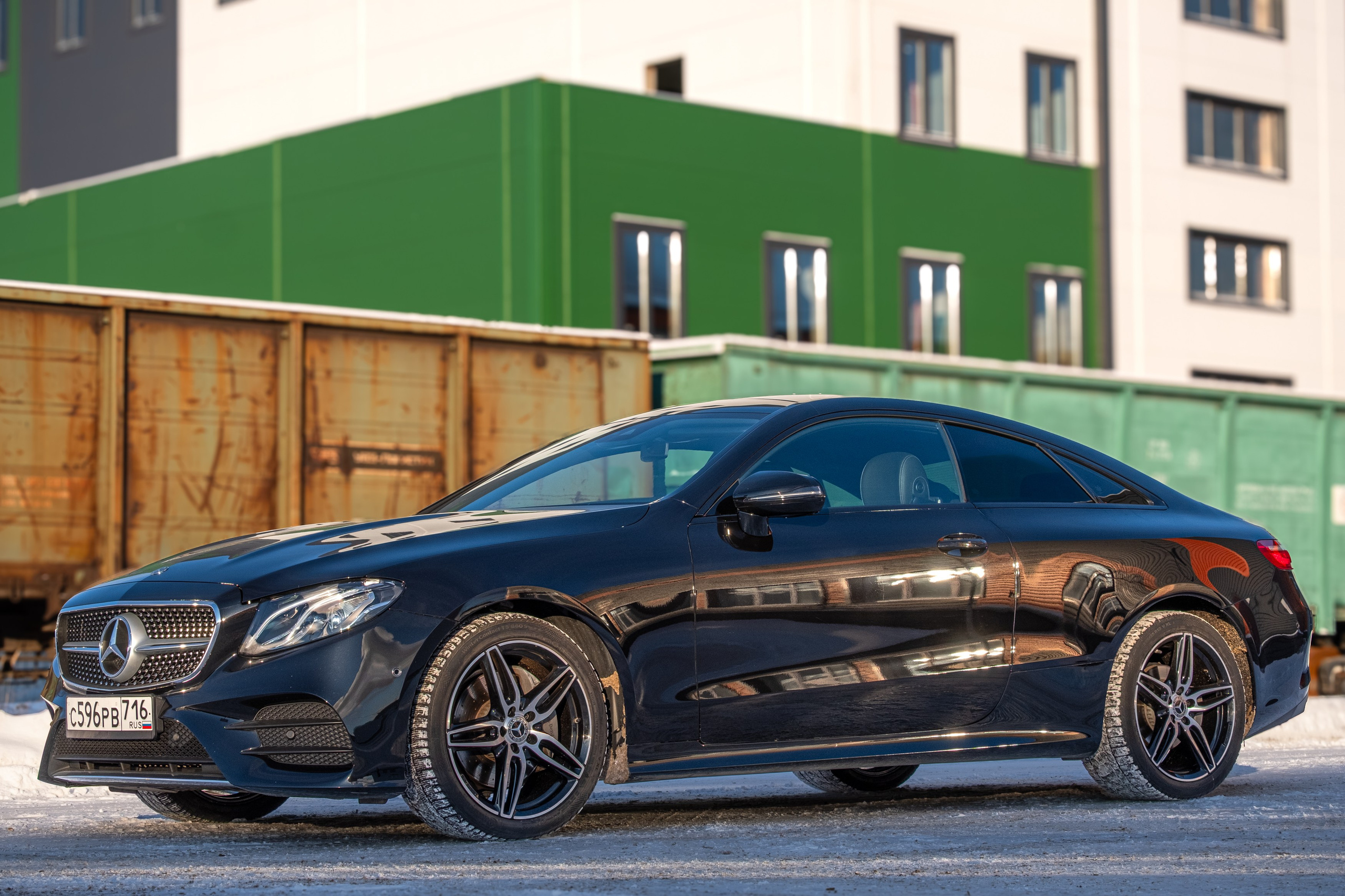 Mercedes E-Class на продажу. Видео и фото для бизнеса, образования и недвижимости