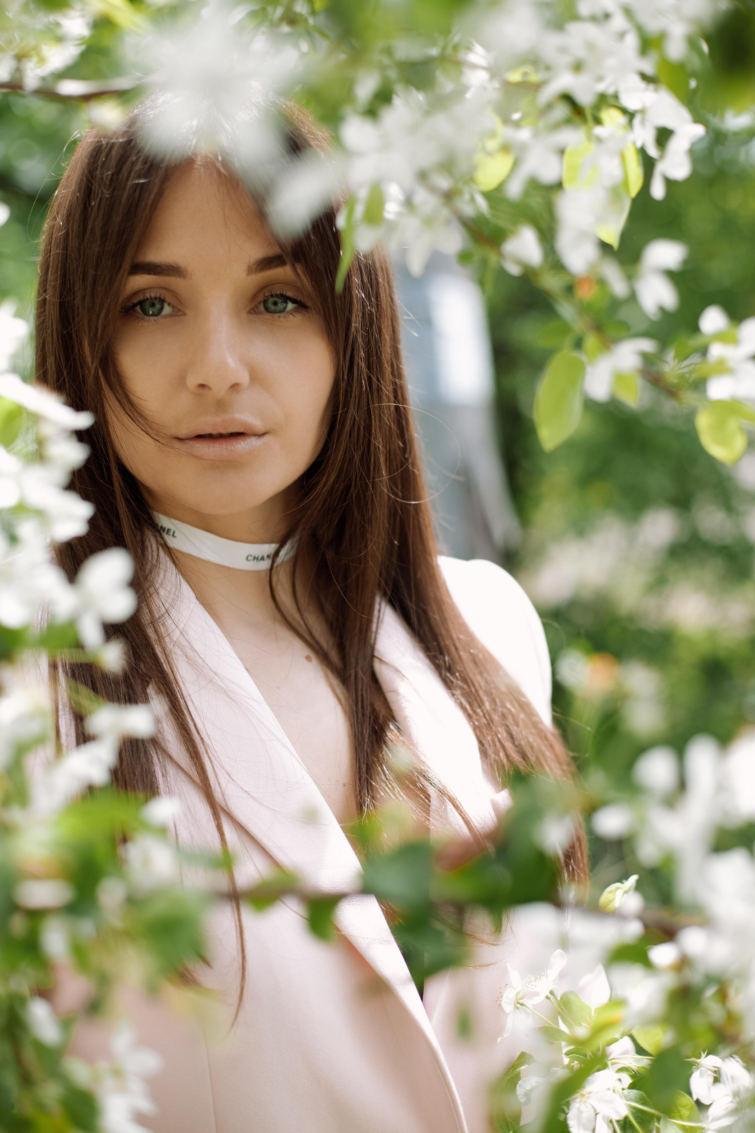 Эльвира. Фотосессия в цветущих садах. Фотограф в санкт-Петербурге Макиенко Анастасия