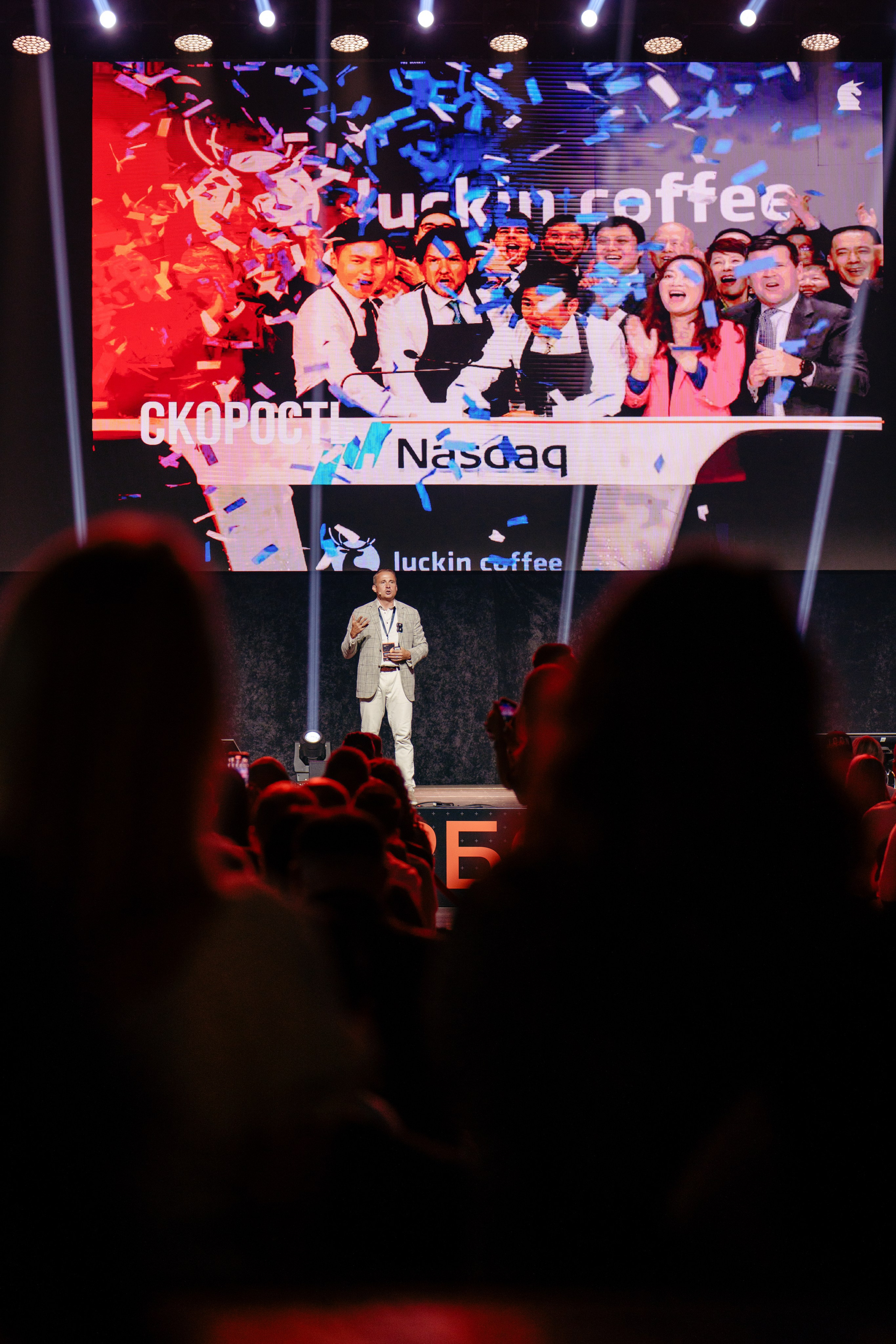 Оскар Хартман на сцене НЕФОРБСЫ