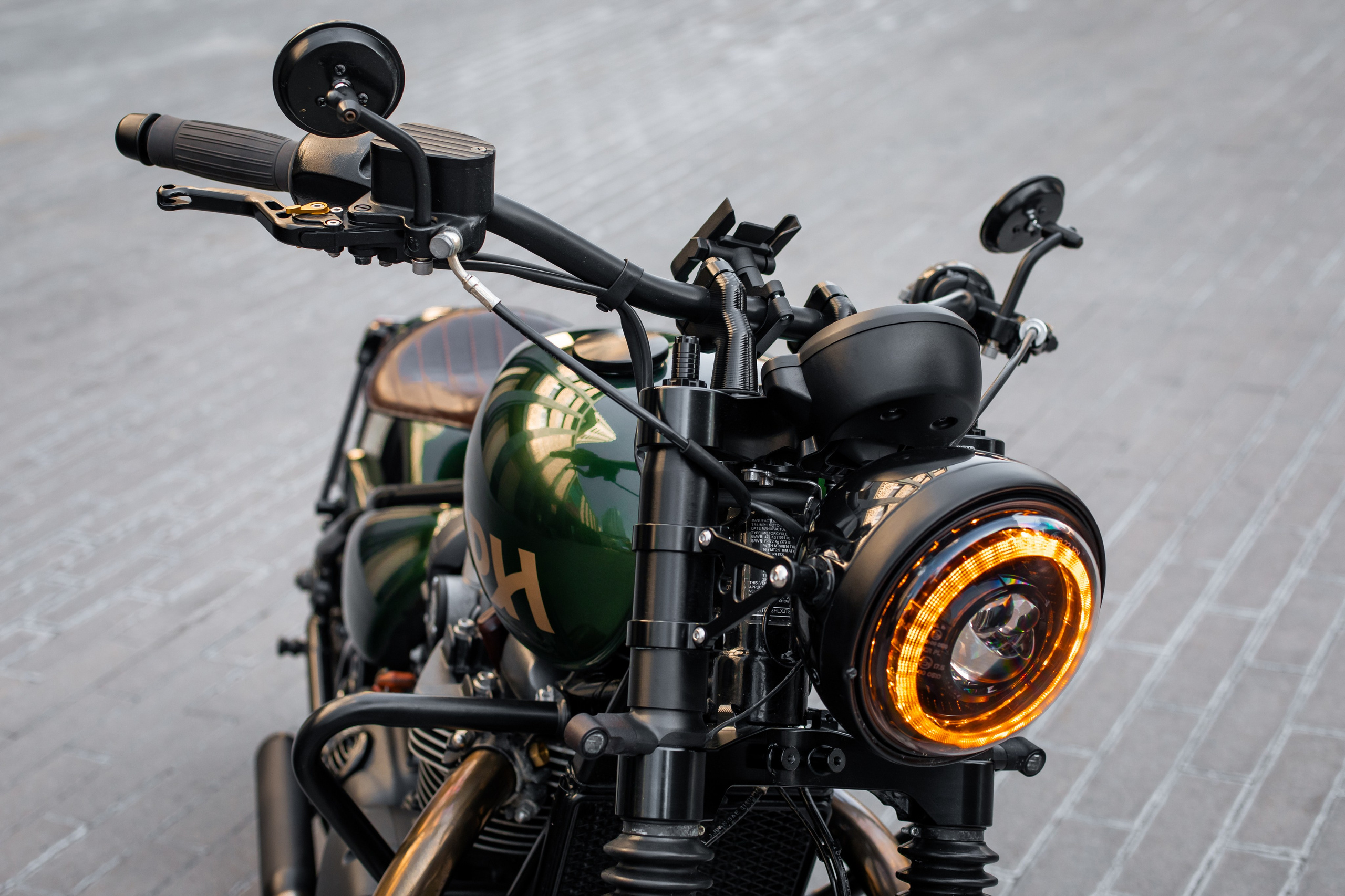 Triumph. Автомобильный фотограф в Москве Андрей Емельянов