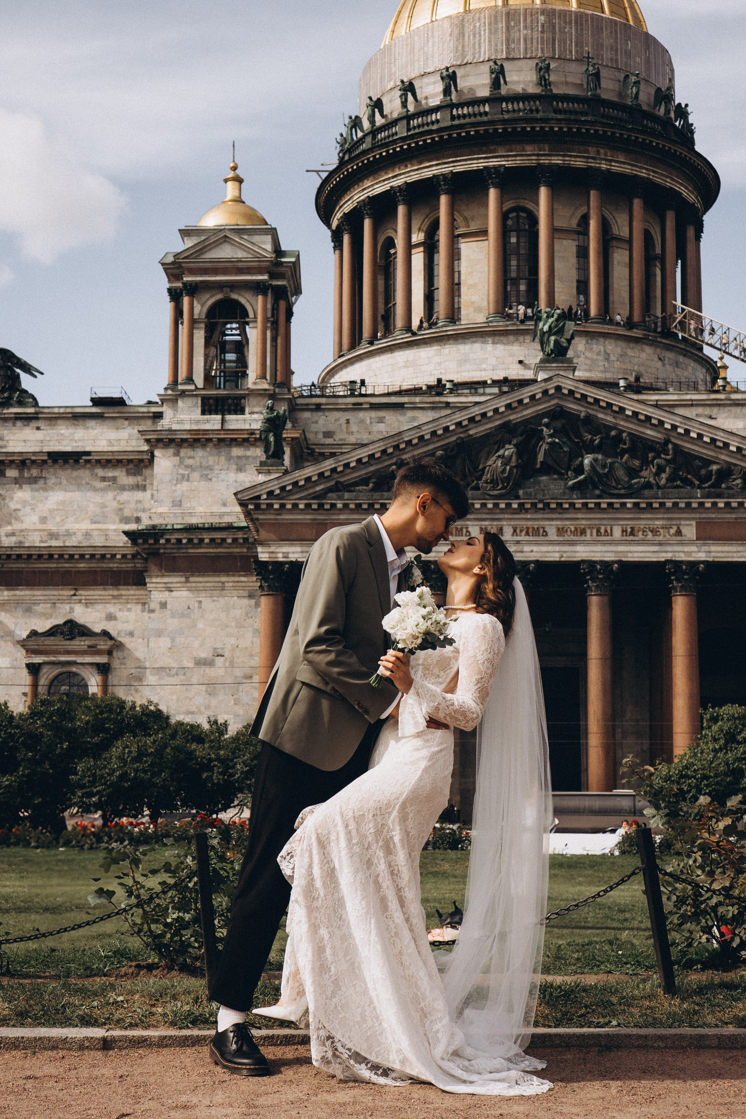 СВАДЕБНАЯ ПРОГУЛКА ВОЗЕ ИСАИКЕВСКОГО СОБОРА АСТОРИИ И ЗАКОНОДАЛЕТНОГО СОБРАНИЯ. Профессиональный фотограф, Санкт-Петербург — Виктория Богомолова