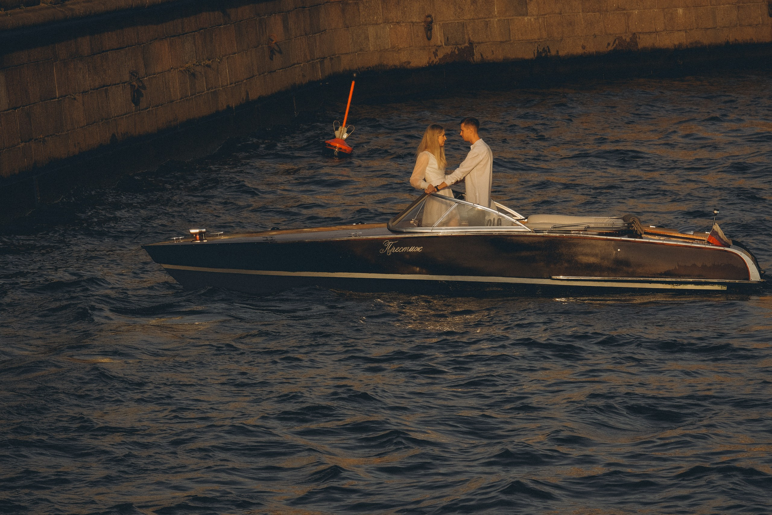 СВАДЕНБНАЯ СЬЕМКА НА КАТЕРЕ ПО КАНАЛАМ САНКТ-ПЕТЕРБУРГА И В АКВАТОРИИ НЕВЫ. Профессиональный фотограф, Санкт-Петербург — Виктория Богомолова
