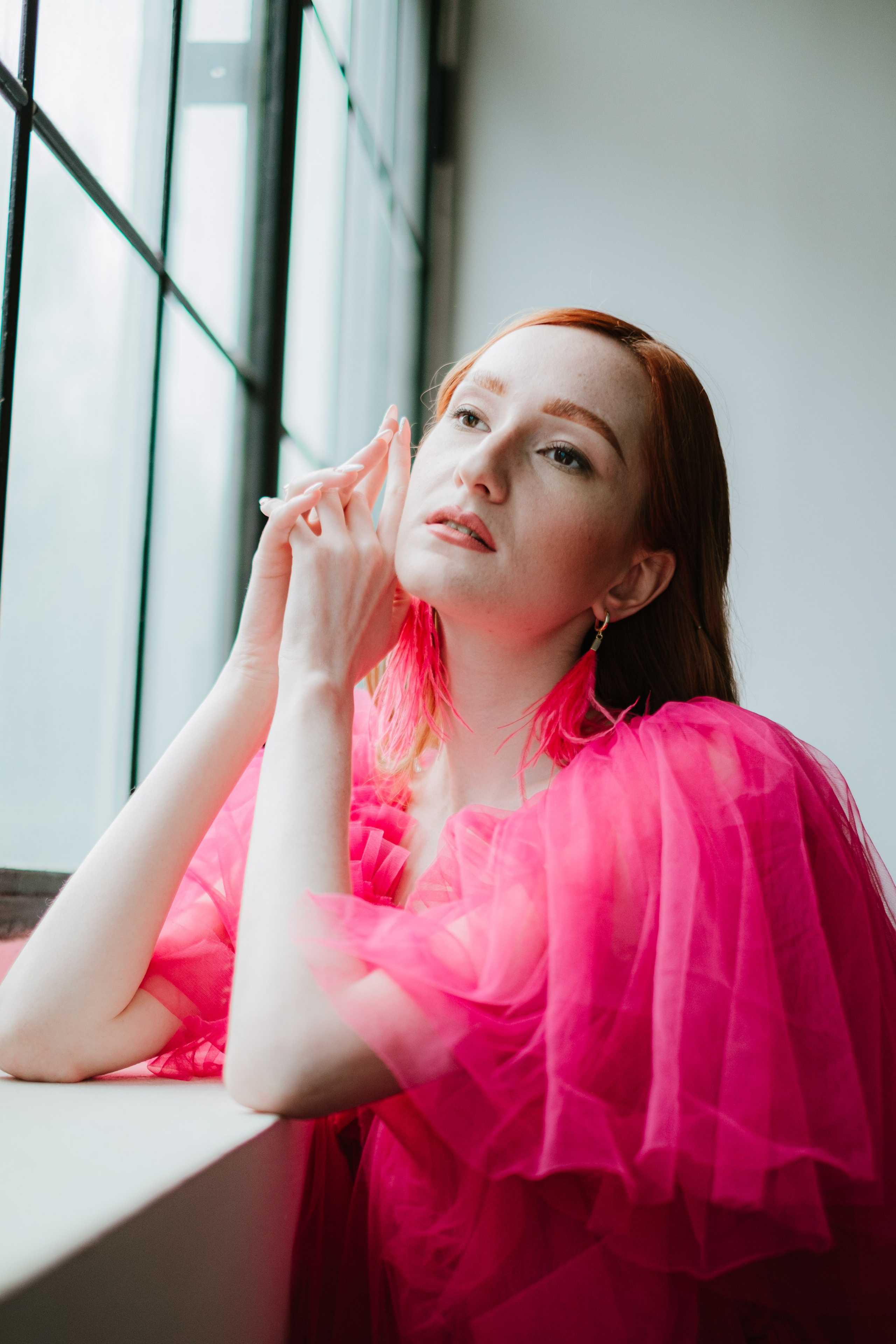 Фотосессия с платьем в студии. Портреты студия Москва. Модельные тесты. Lovestory студия в Москве. Женсий фотограф