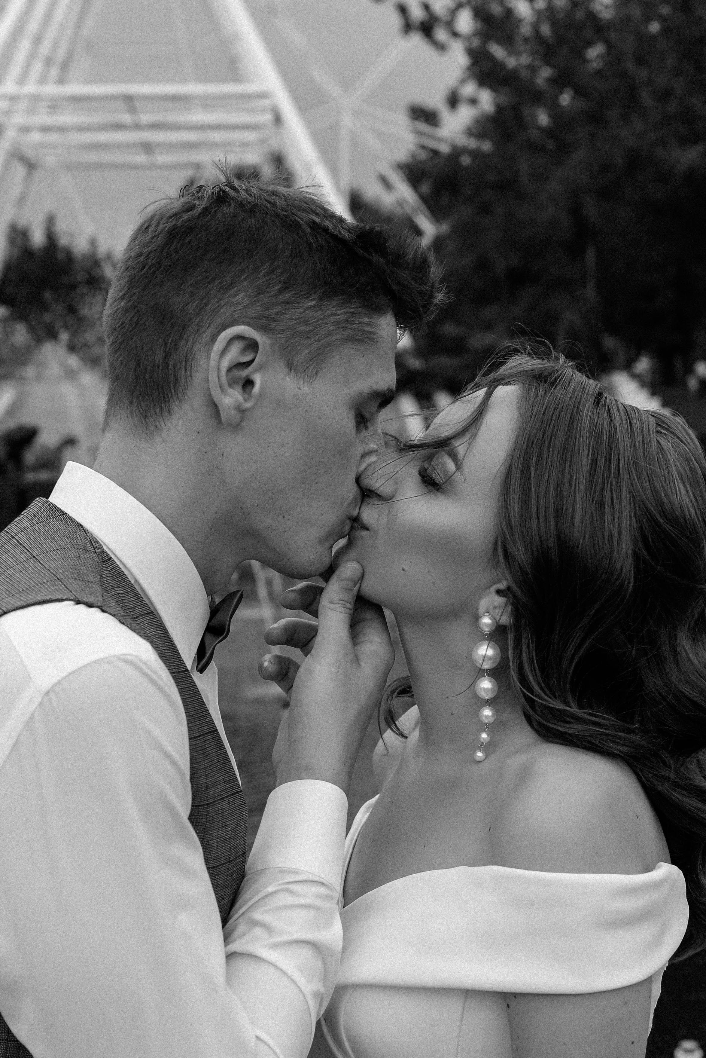 Свадебная прогулка по городу. Фотограф Ярута Оксана / Ростов-на-Дону