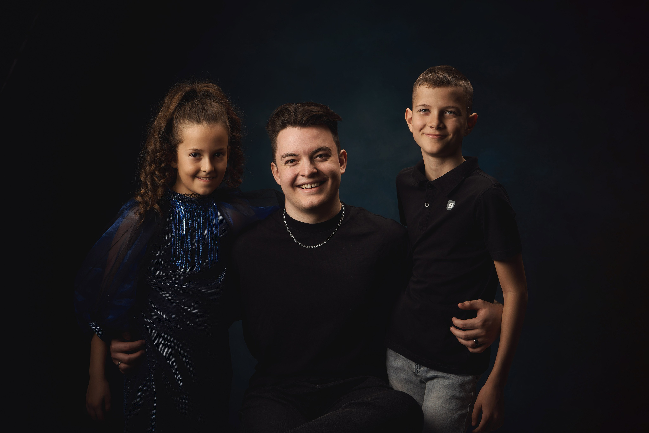 Портретная семейная фотосессия в студии. Семейный фотограф Евгений Опарин