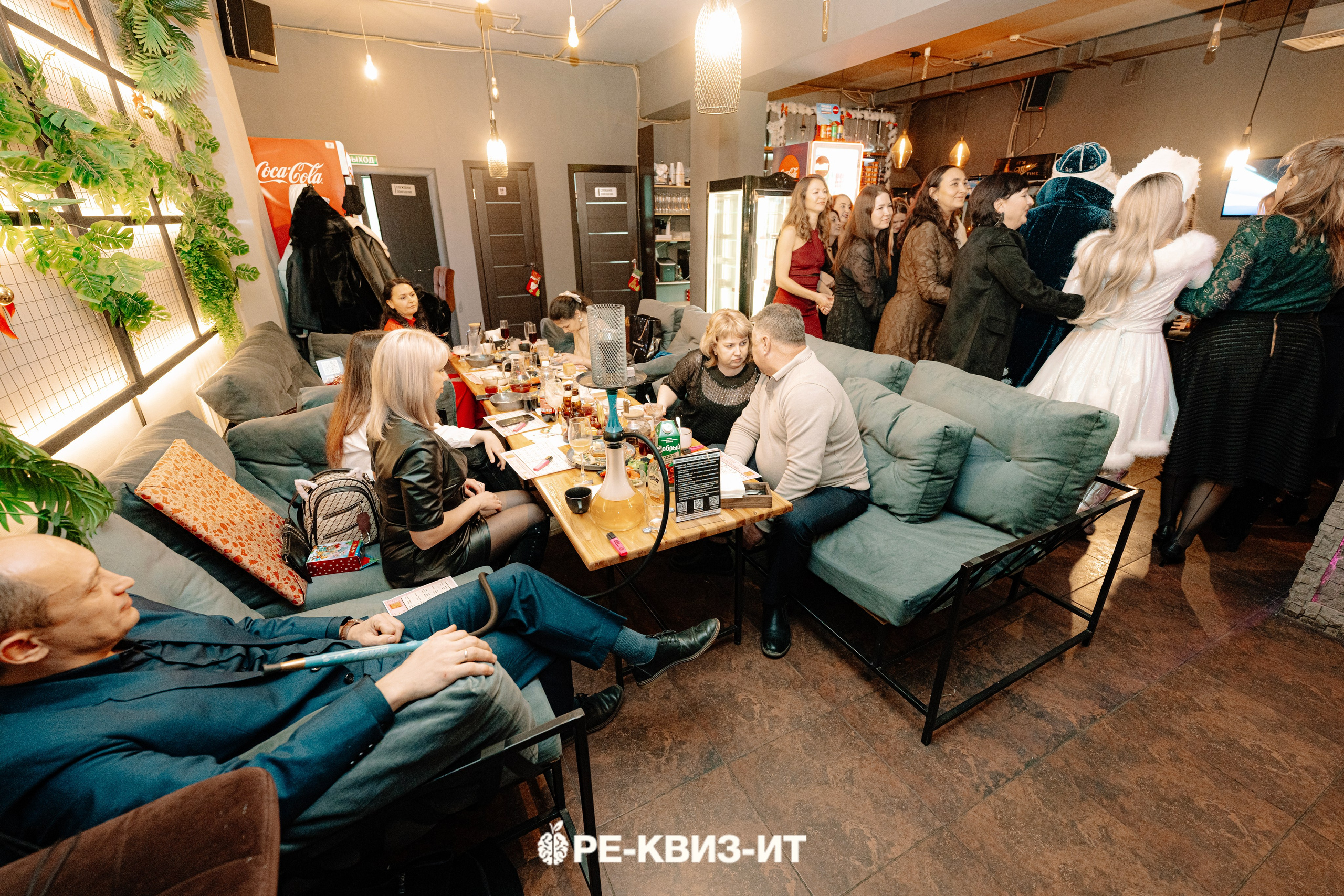 Реквизит — квиз в Зеленодольске и Волжске ZR cafe. Свадебный фотограф в Казани, и Зеленодольске Радик Мухаметов