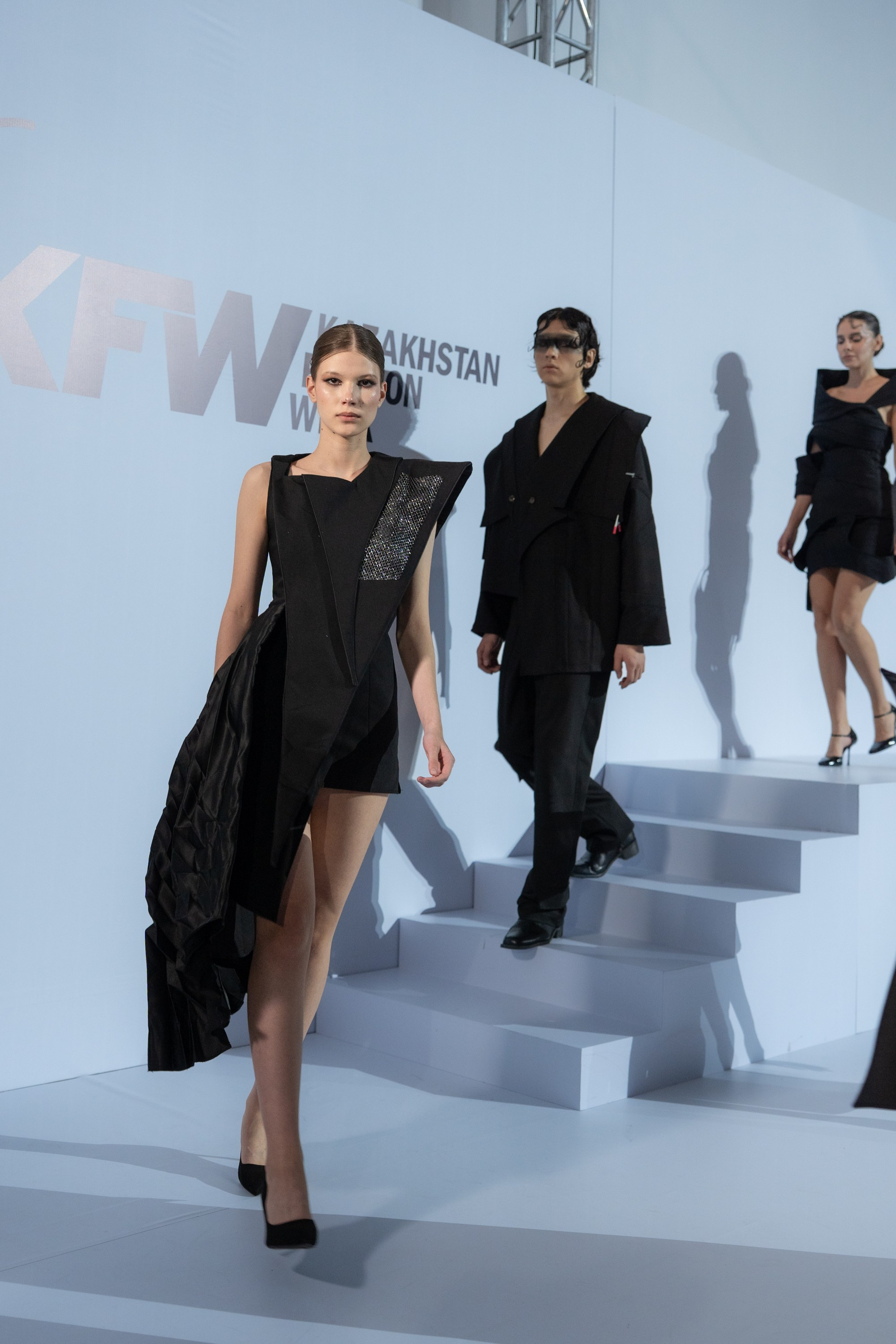 Uniqo by katayoun Eshagi. Сайт Алматинского НЮ АРТ, будуар и фэшн фотографа Дениса Карпенко