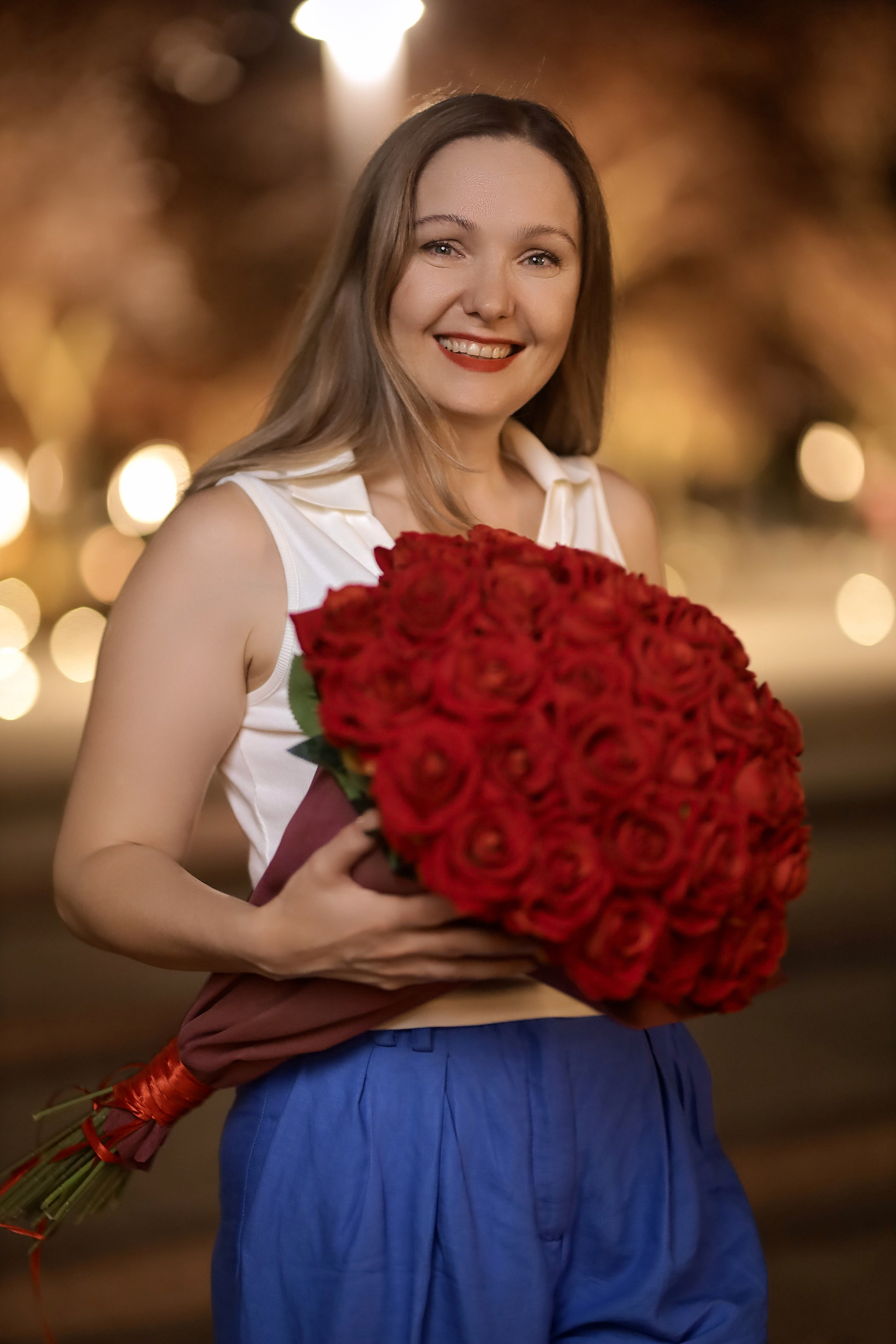Татьяна в вечернем парке с розами. Семейный и свадебный фотограф в Краснодаре Михеева Светлана