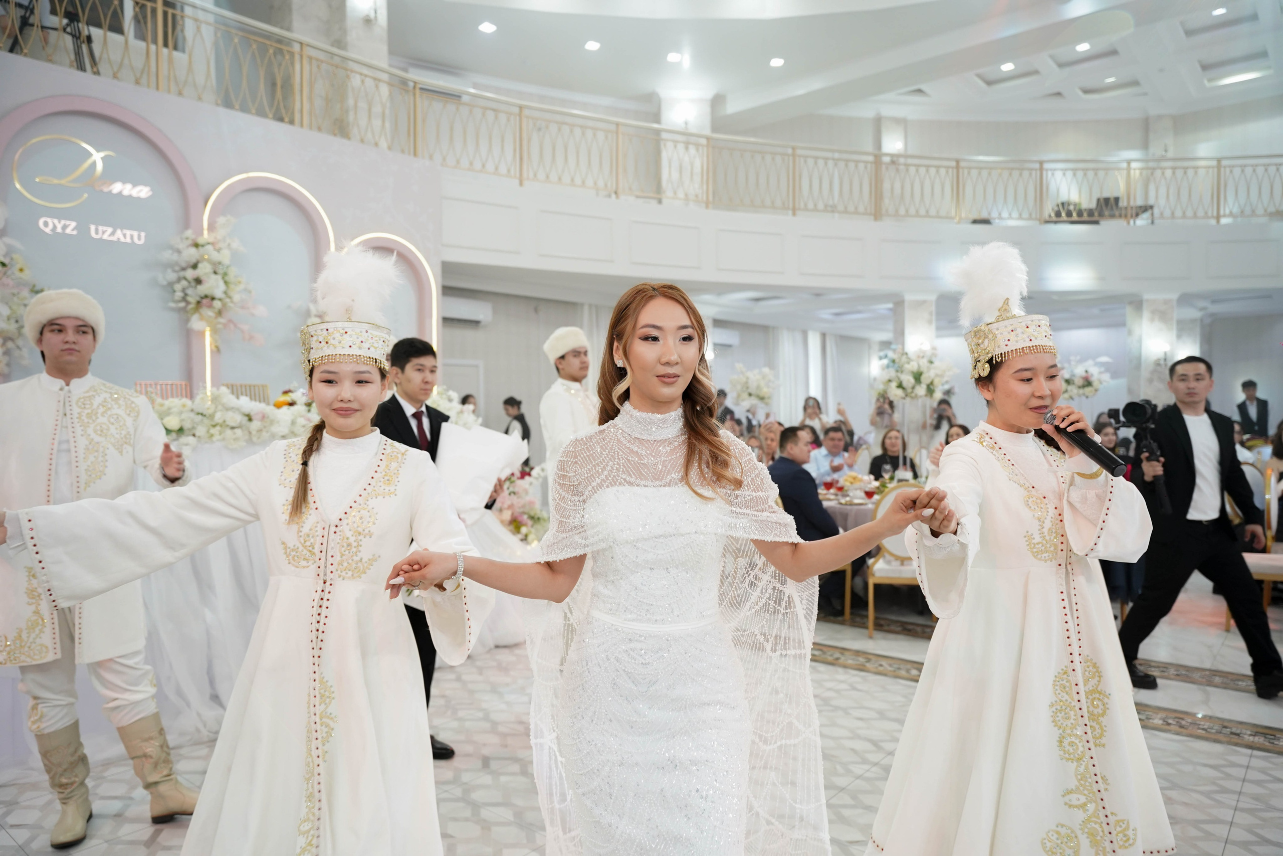 Dana uzatu. Фотограф Ернар Ержанов