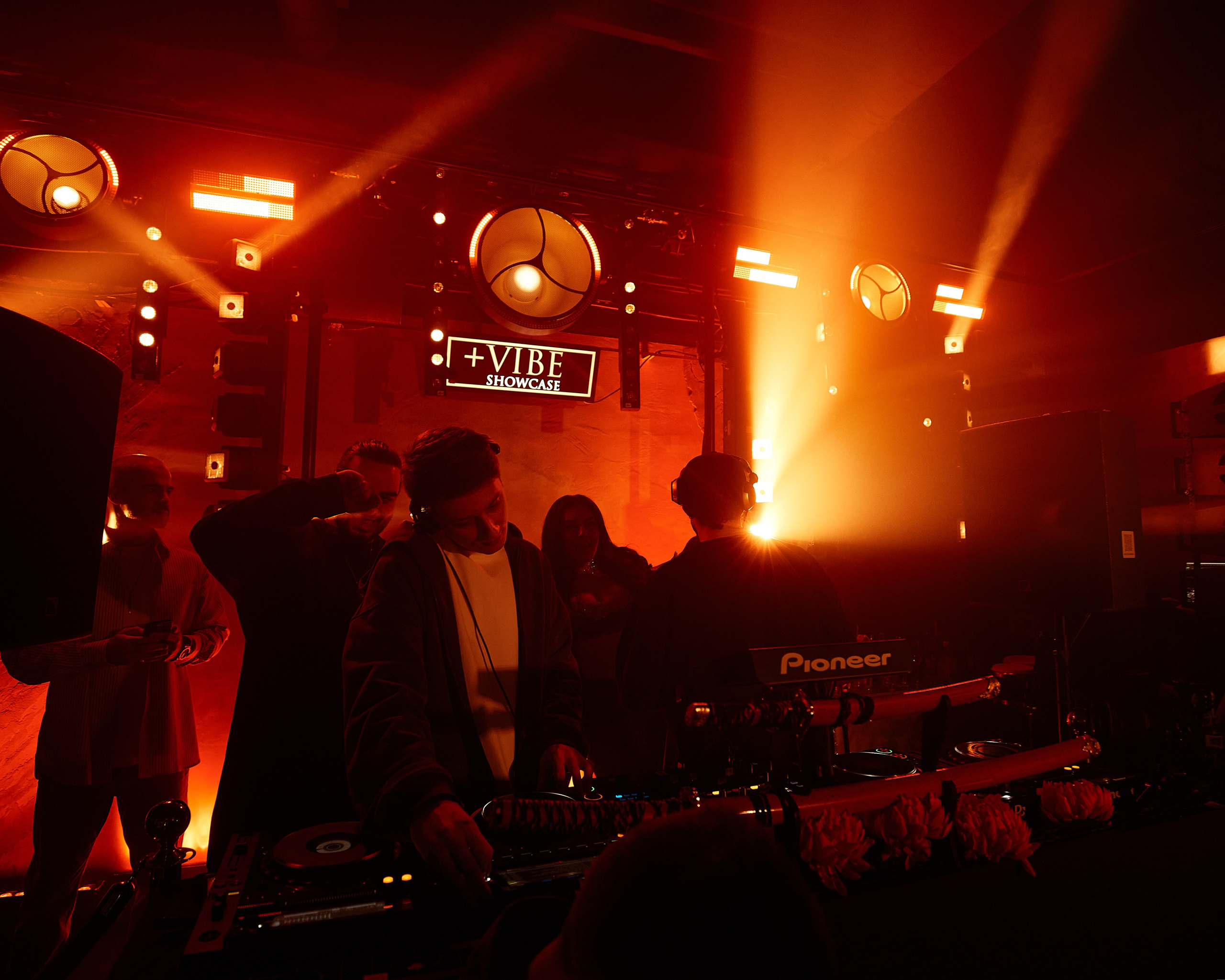 PLUS VIBE Party. Репортажный фотограф в Москве Дмитрий Масленников