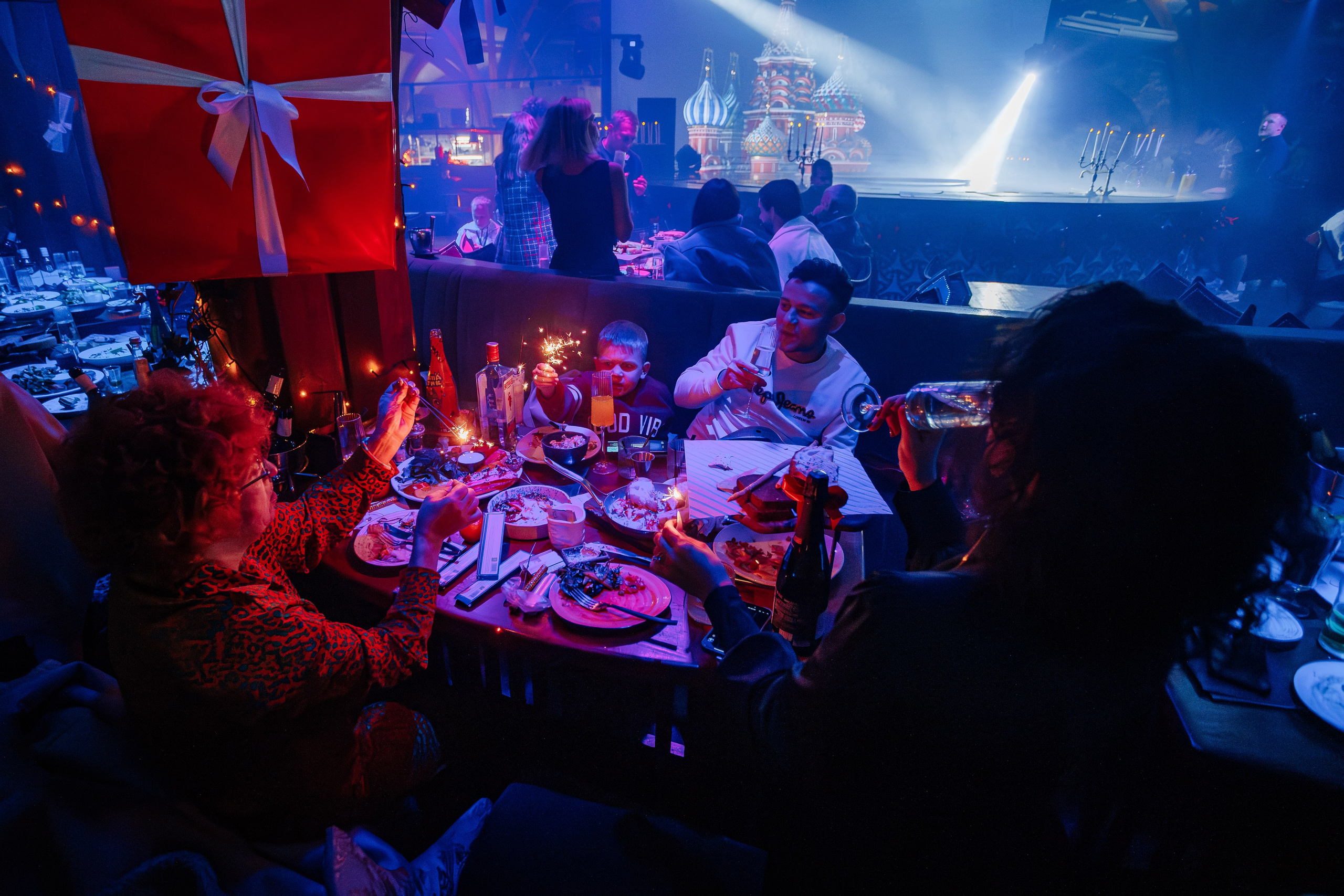 Новогодняя шоу-программа «MAGIC TIME» в PTIZZA BAR_Ялта_31.12.2025. Аминов Руслан | Фотограф