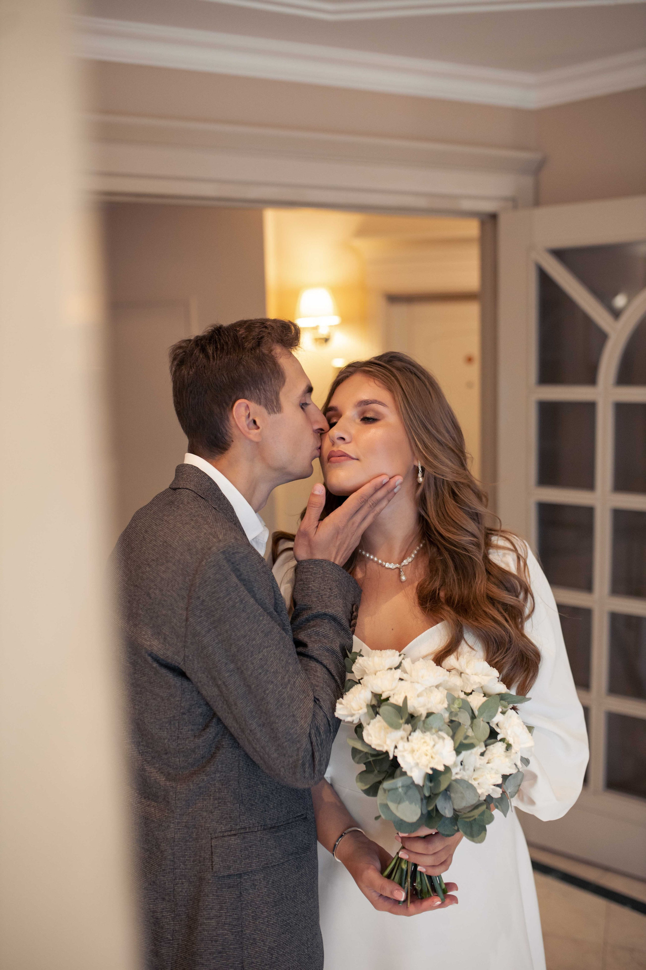 Свадебная фотосессия в Москве в отеле. Фотограф Валерия Горбунова Подольск Бутово Видное Щербинка