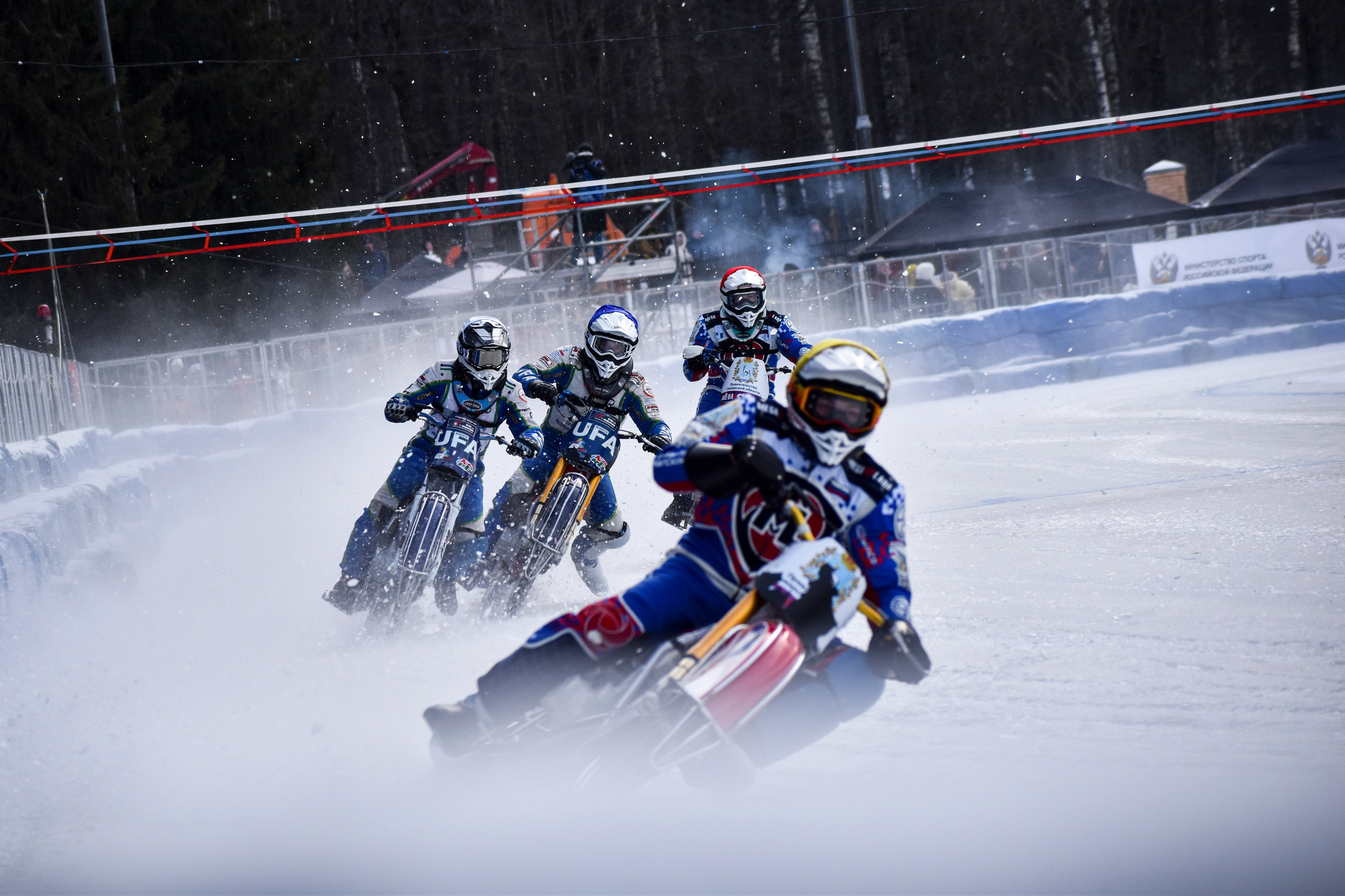 Ледовый спидвей 2025. Голосов Дмитрий — автоспортивный фотограф