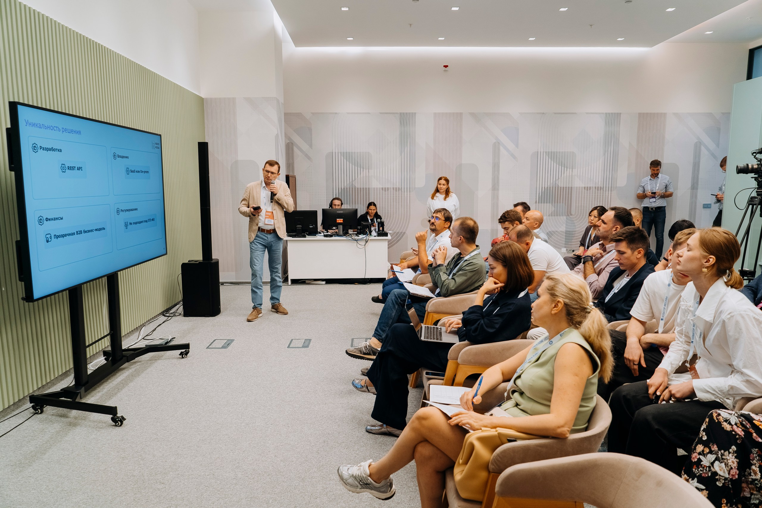 «Новатор Москвы» 2025. Профессиональный портретный фотограф в Москве Владимир Глаголев