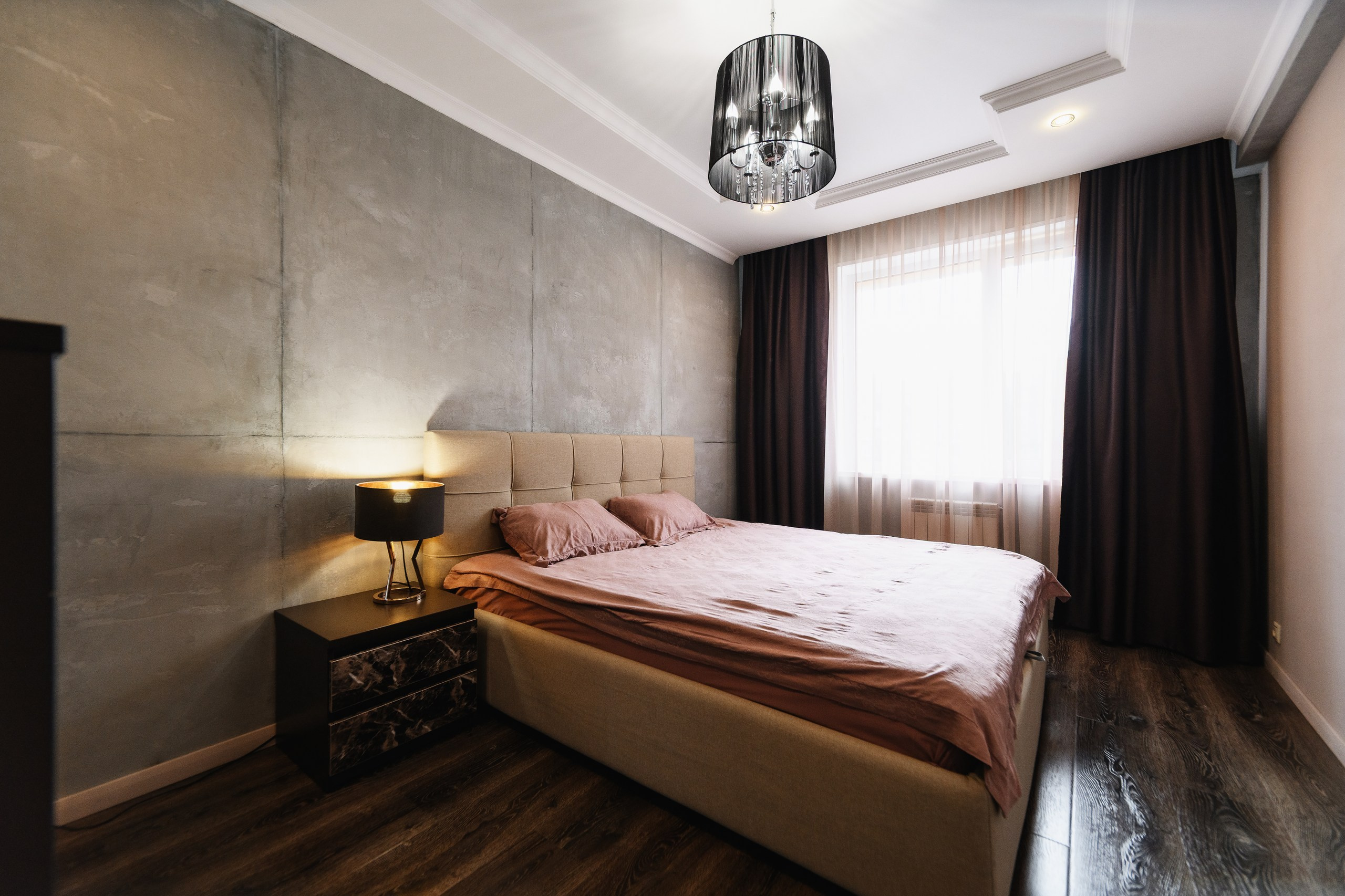 Фотосъемка интерьера квартиры в Петропавловске-Камчатском. Профессиональная съемка дизайна интерьера в Петропавловске-Камчатском. Интерьерная фотосъемка квартиры с видом на Авачинскую бухту. Создание уютного и стильного каталога изображений жилого пространства. Стоимость услуг по фотосъемке интерьера в Петропавловске-Камчатском.