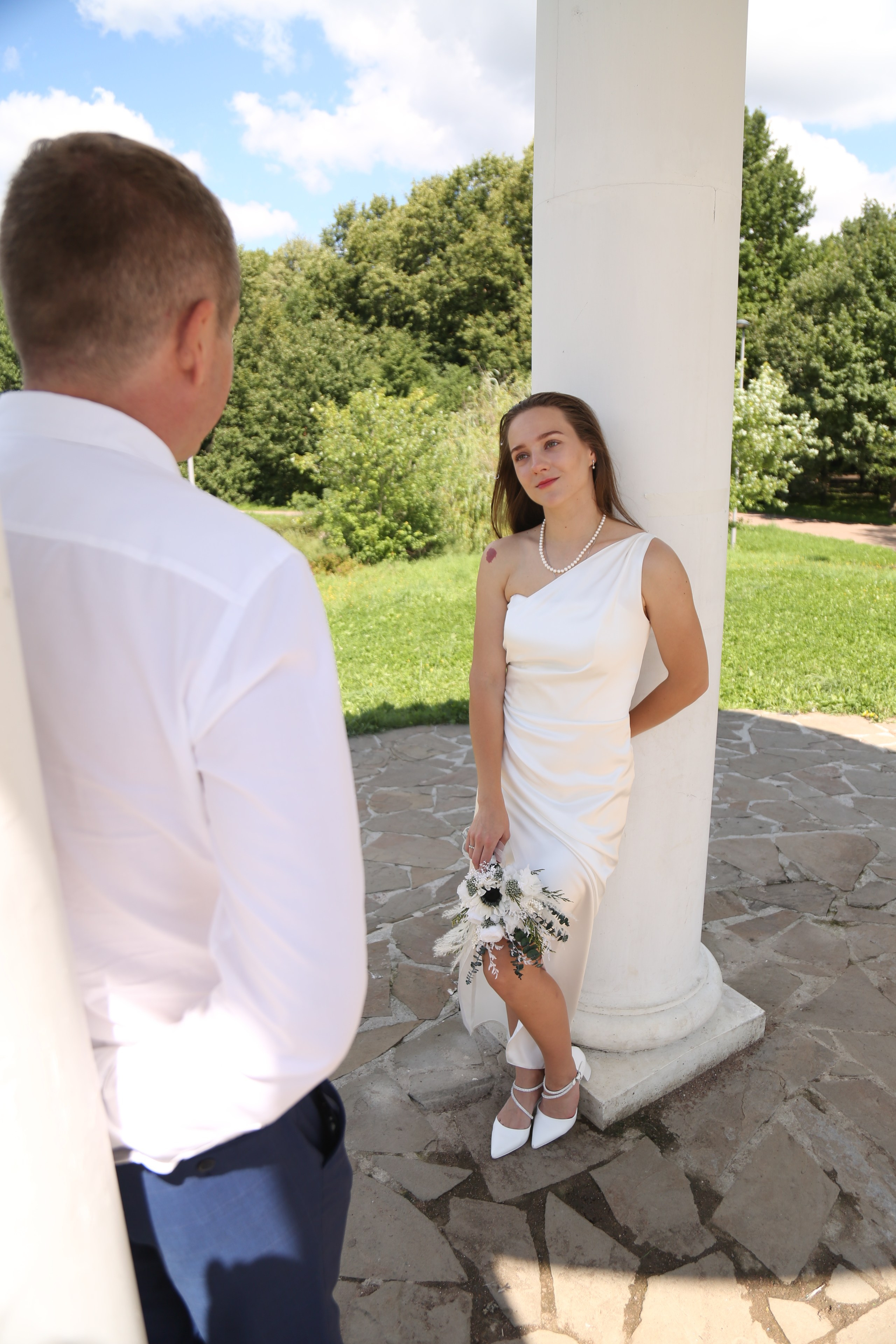 ЗАГС Савёловский свадебная фотосессия и прогулка в парке Дубки для Александра и Анастасии. Фотосессия в студии в Москве от профессионального фотографа услуги по доступным ценам