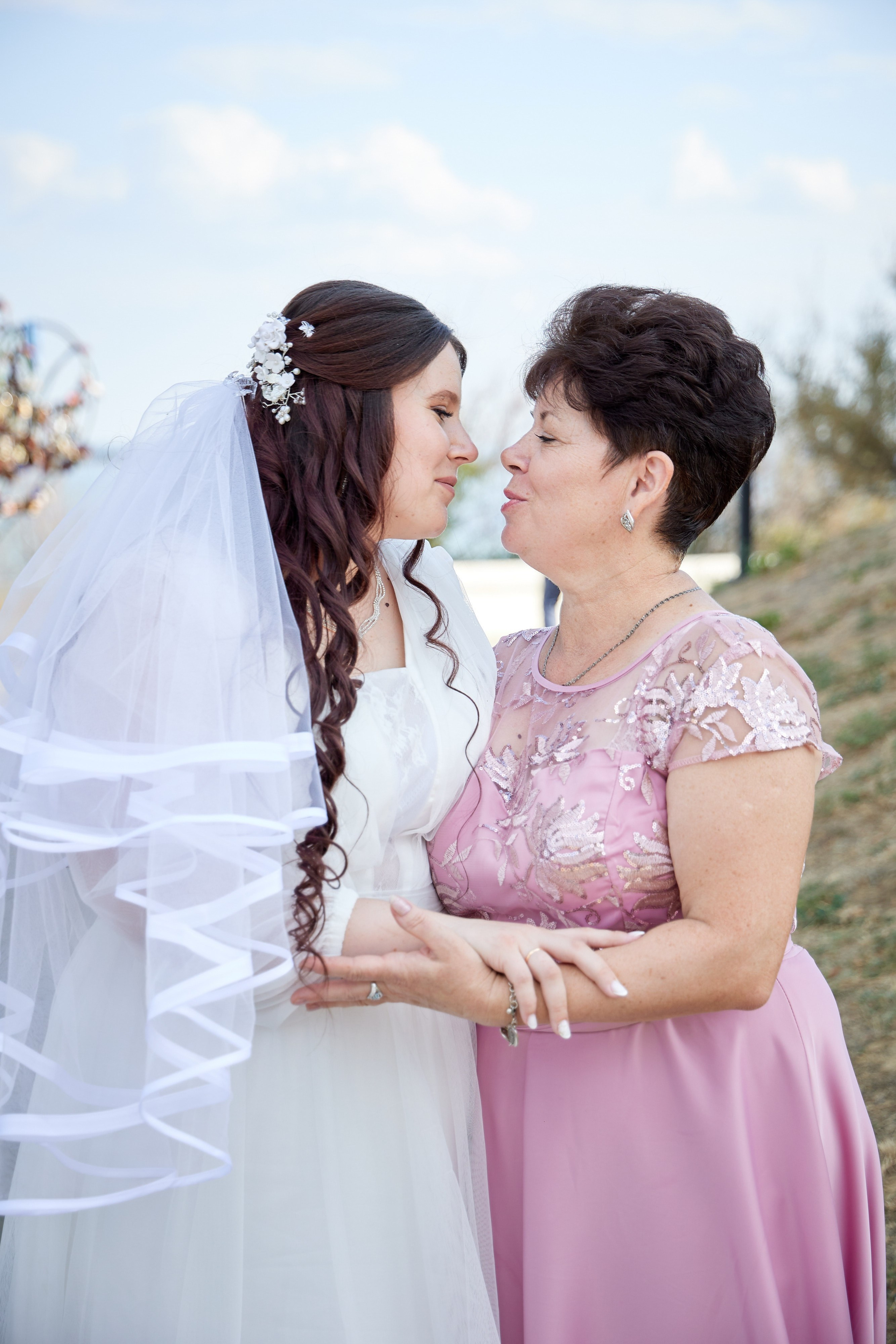 Фотосъемка в ЗАГСе, прогулка молодых, банкет