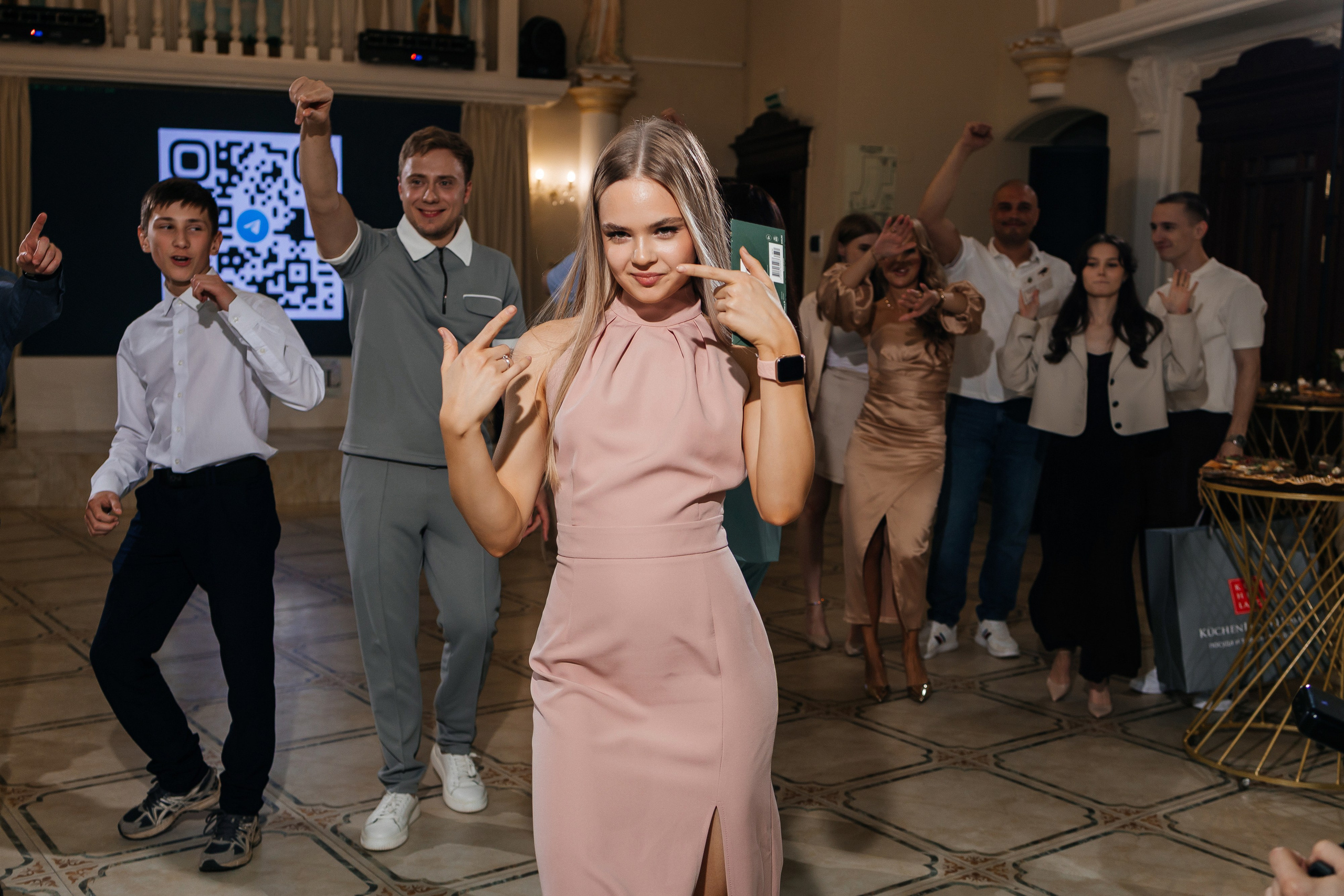 Шумная свадебная вечеринка. Олег Сверчков | Свадебный фотограф Вологда