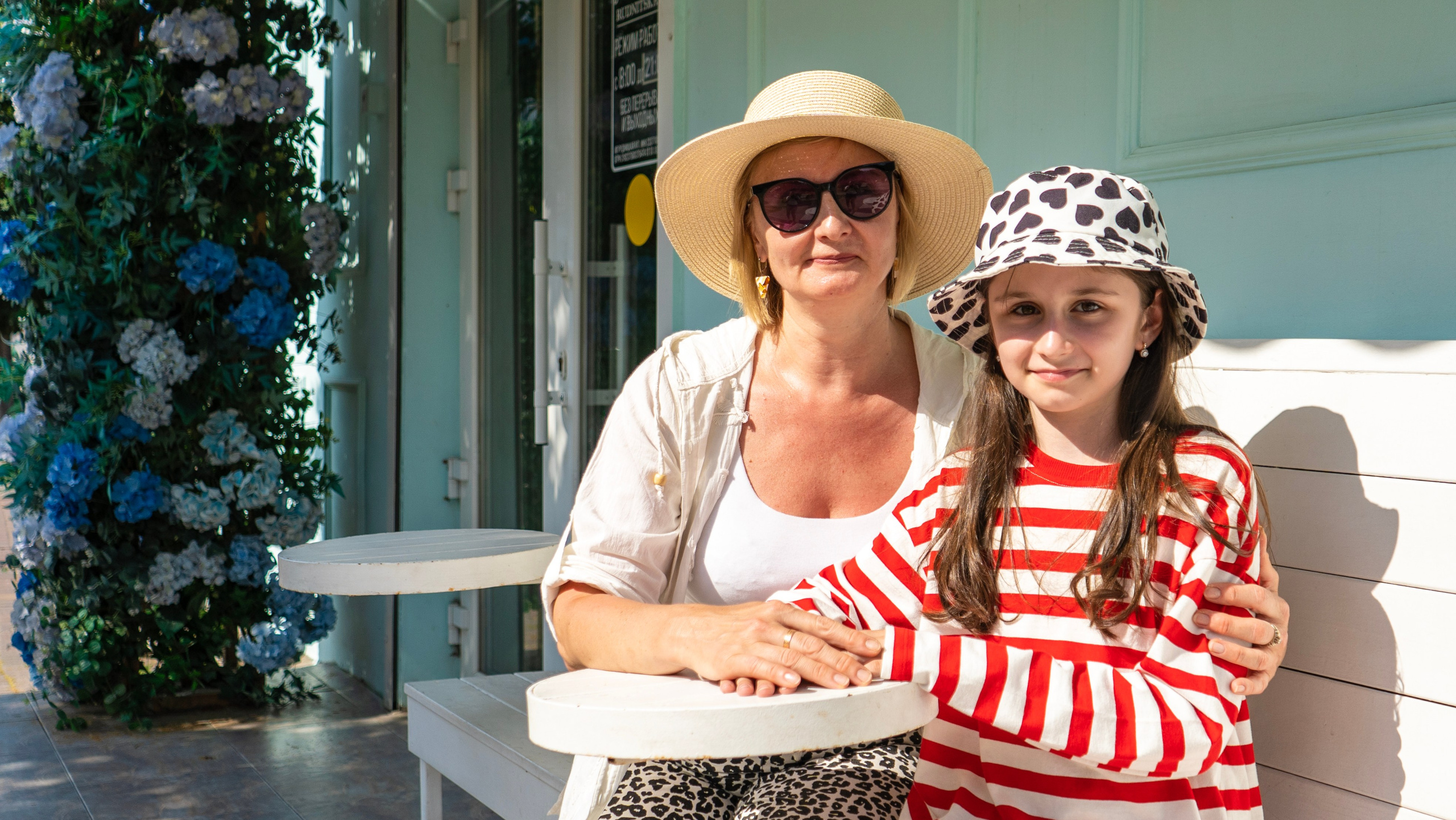 Съемка в центре Новороссийска. Семейный и детский фотограф Екатерина Черняева. Снимаю портреты, love story, фотопрогулки, работаю на улице, в кафе, студии, дома у клиента