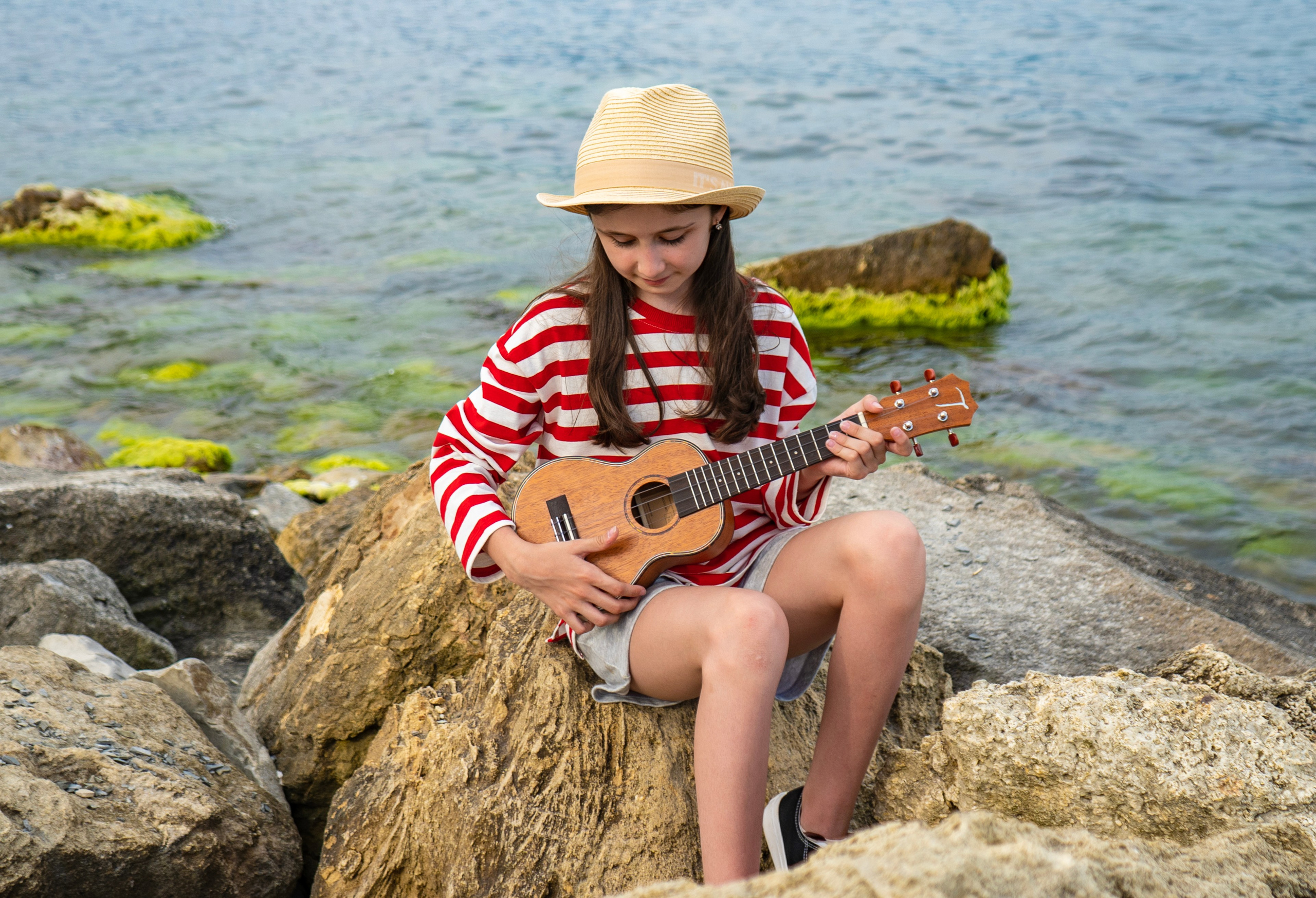 Съемка в центре Новороссийска. Семейный и детский фотограф Екатерина Черняева. Снимаю портреты, love story, фотопрогулки, работаю на улице, в кафе, студии, дома у клиента