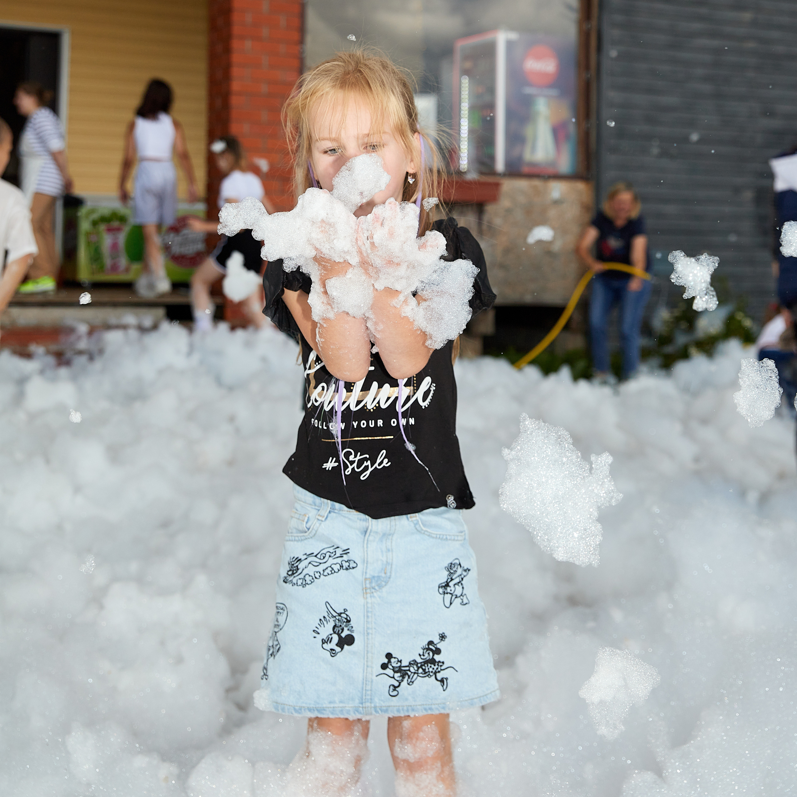 Краски Холи и пенная вечеринки. Главная