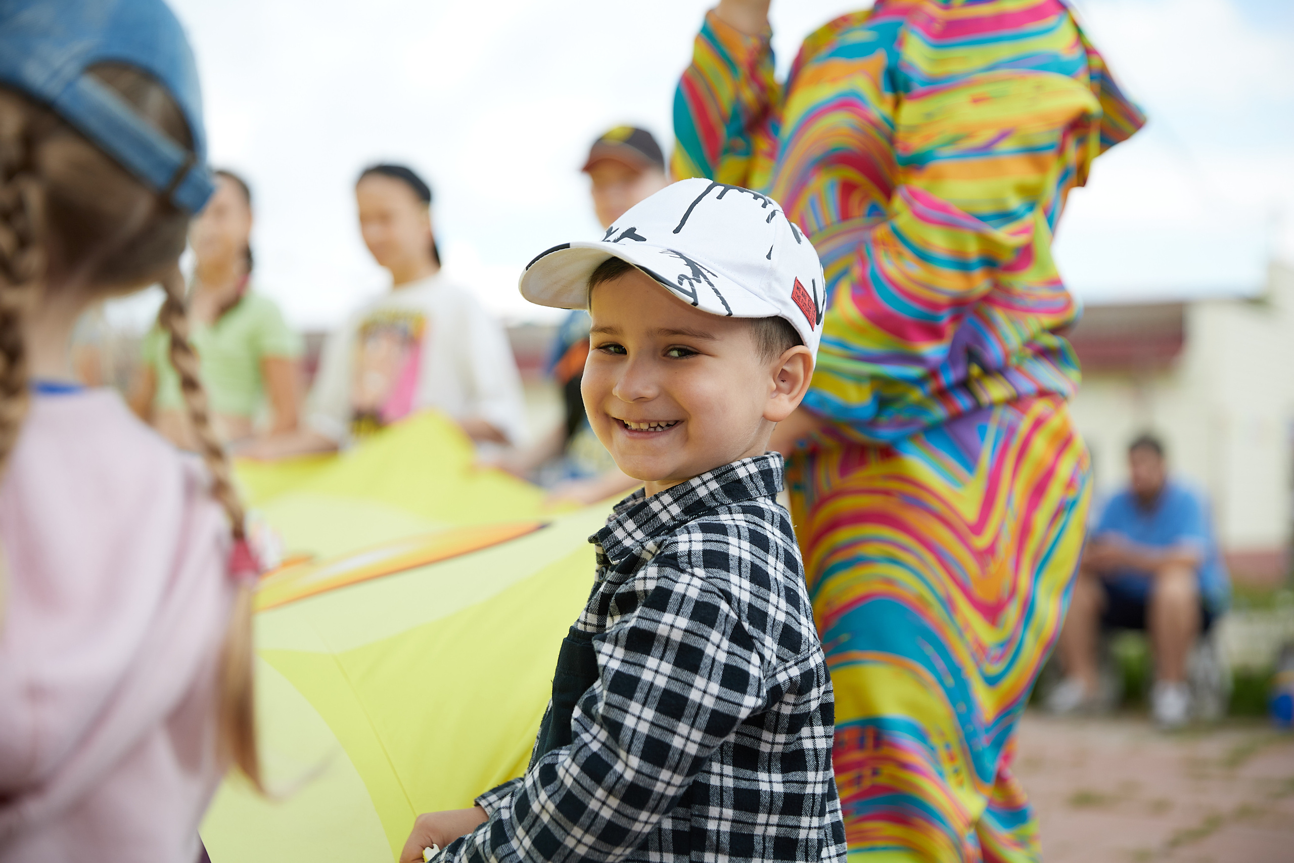 Краски Холи и пенная вечеринки. Главная
