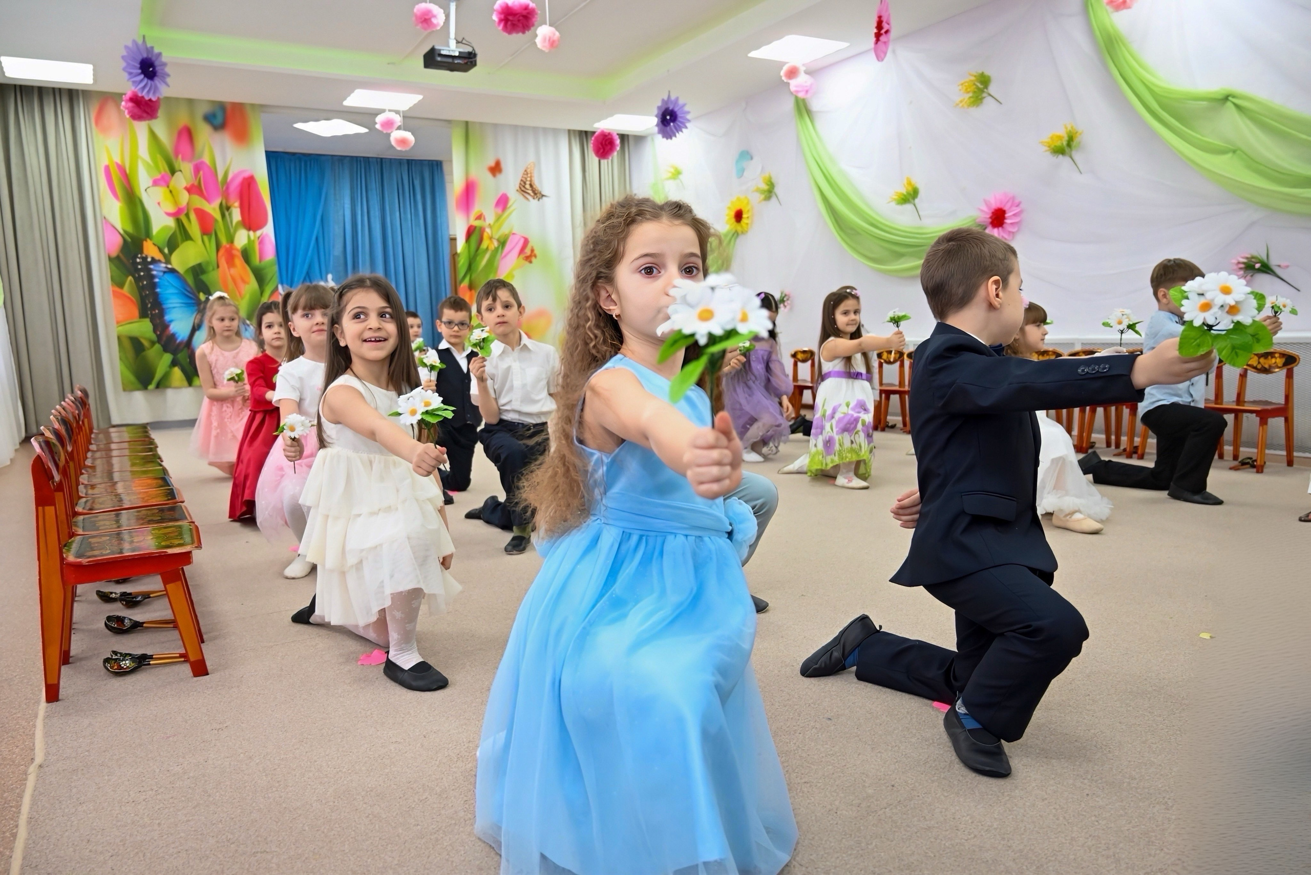 Праздник в группе Цветик семицветик. Семейный и детский фотограф Москва