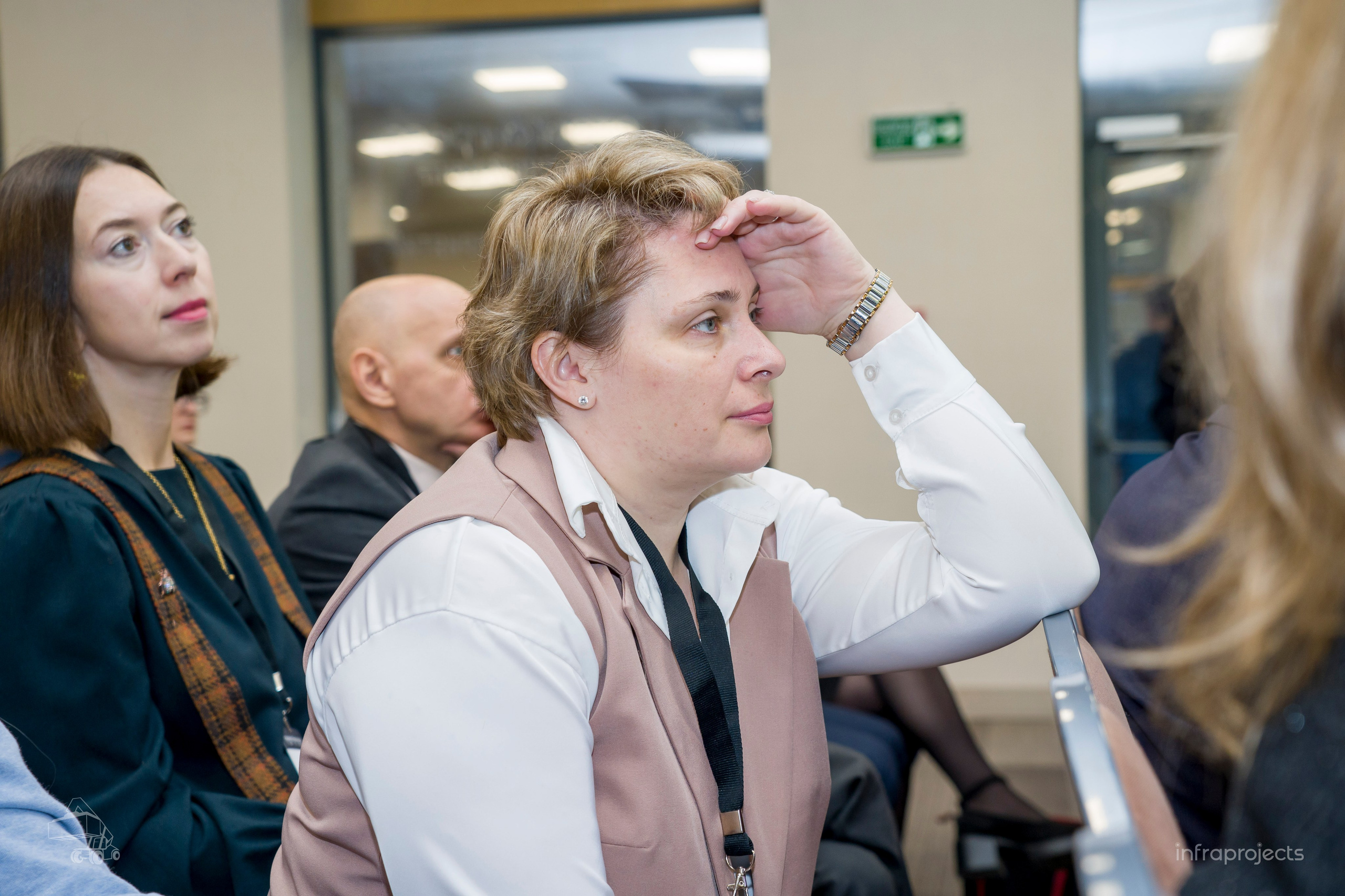 За контейнерами репортаж. Фотограф в Санкт-Петербурге. Репортажная и все съёмки для бизнеса