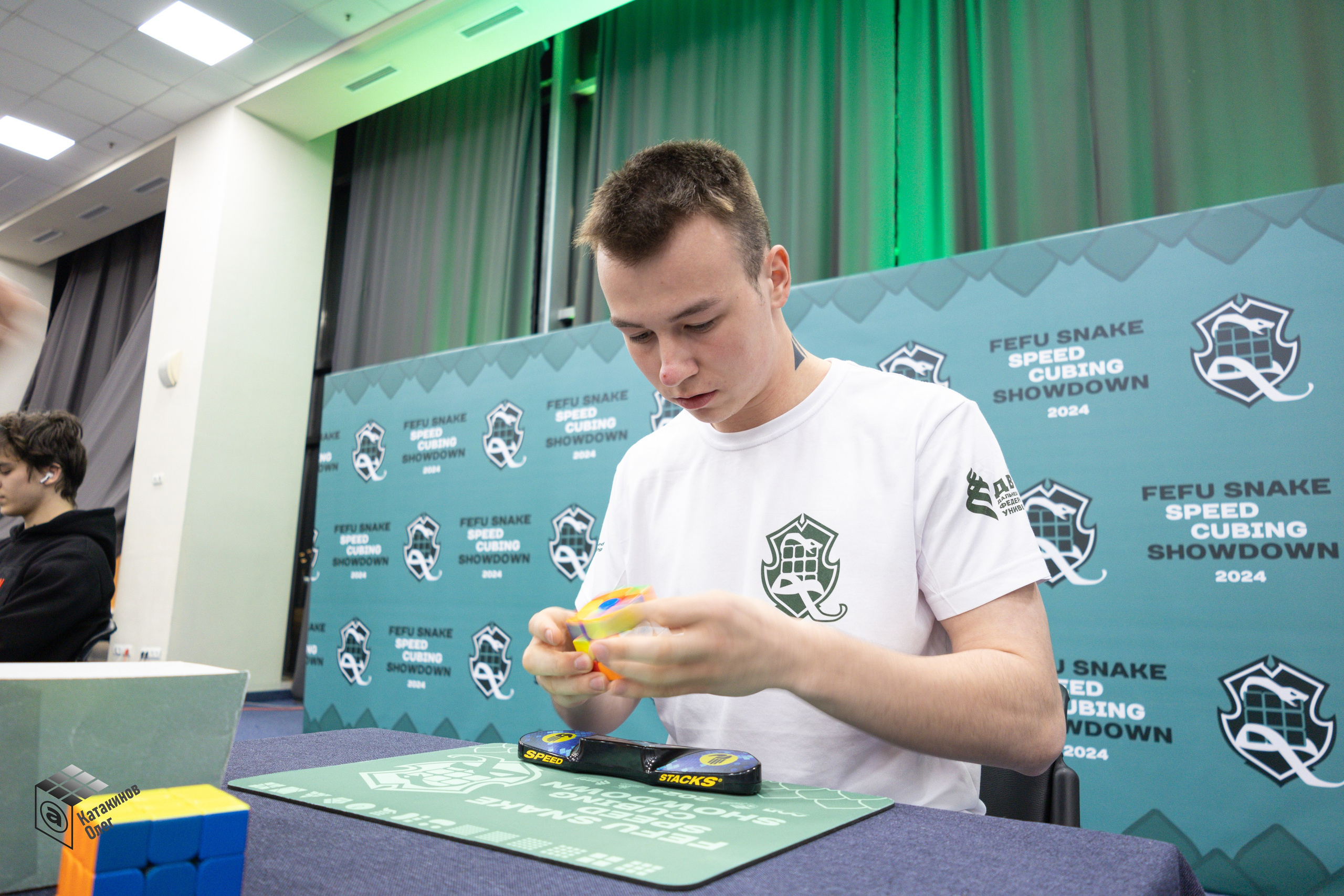 FEFU Snake Speedcubing Showdown 2024. Олег Катакинов| Репортажный фотограф в городе у моря (Владивосток)