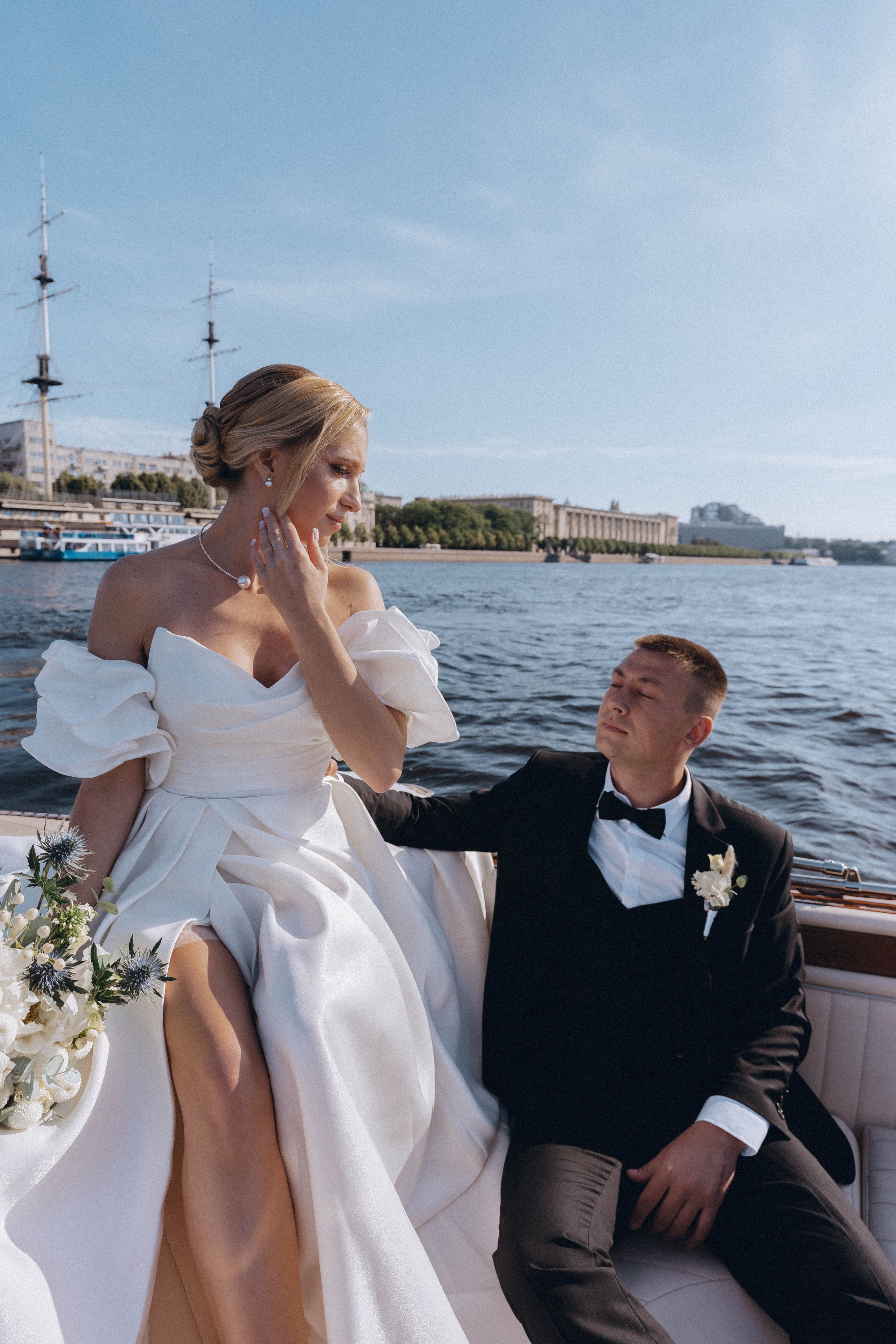 СВАДЕНБНАЯ СЬЕМКА НА КАТЕРЕ ПО КАНАЛАМ САНКТ-ПЕТЕРБУРГА И В АКВАТОРИИ НЕВЫ. Профессиональный фотограф, Санкт-Петербург — Виктория Богомолова
